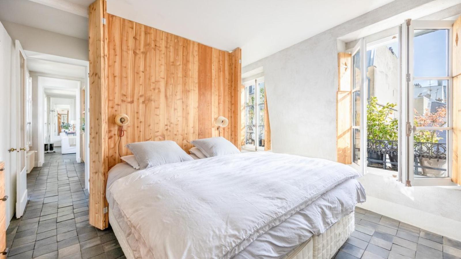 Famous Parisian Designer's Pied-a-terre In Le Marais