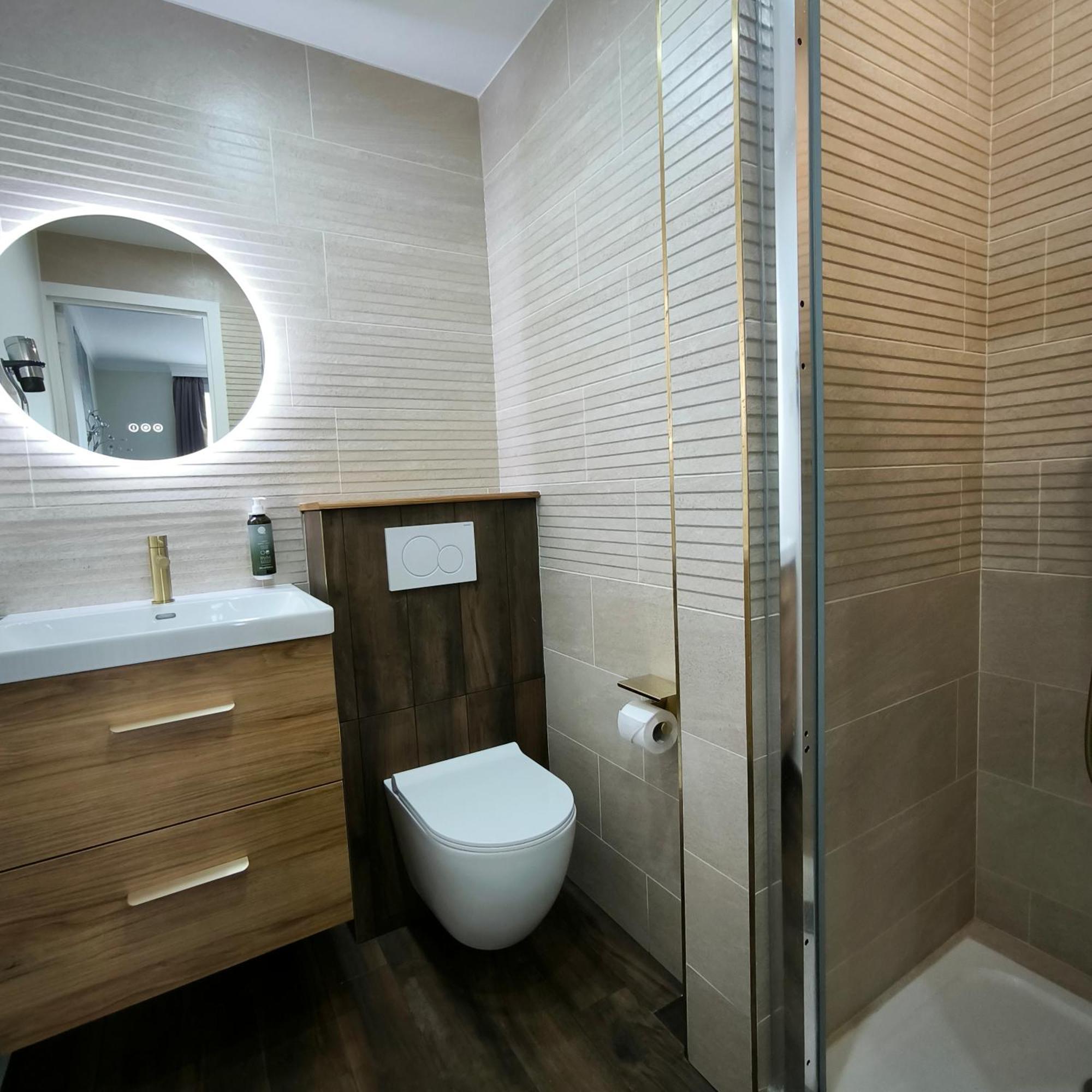 Le Twelve Hotel 3*