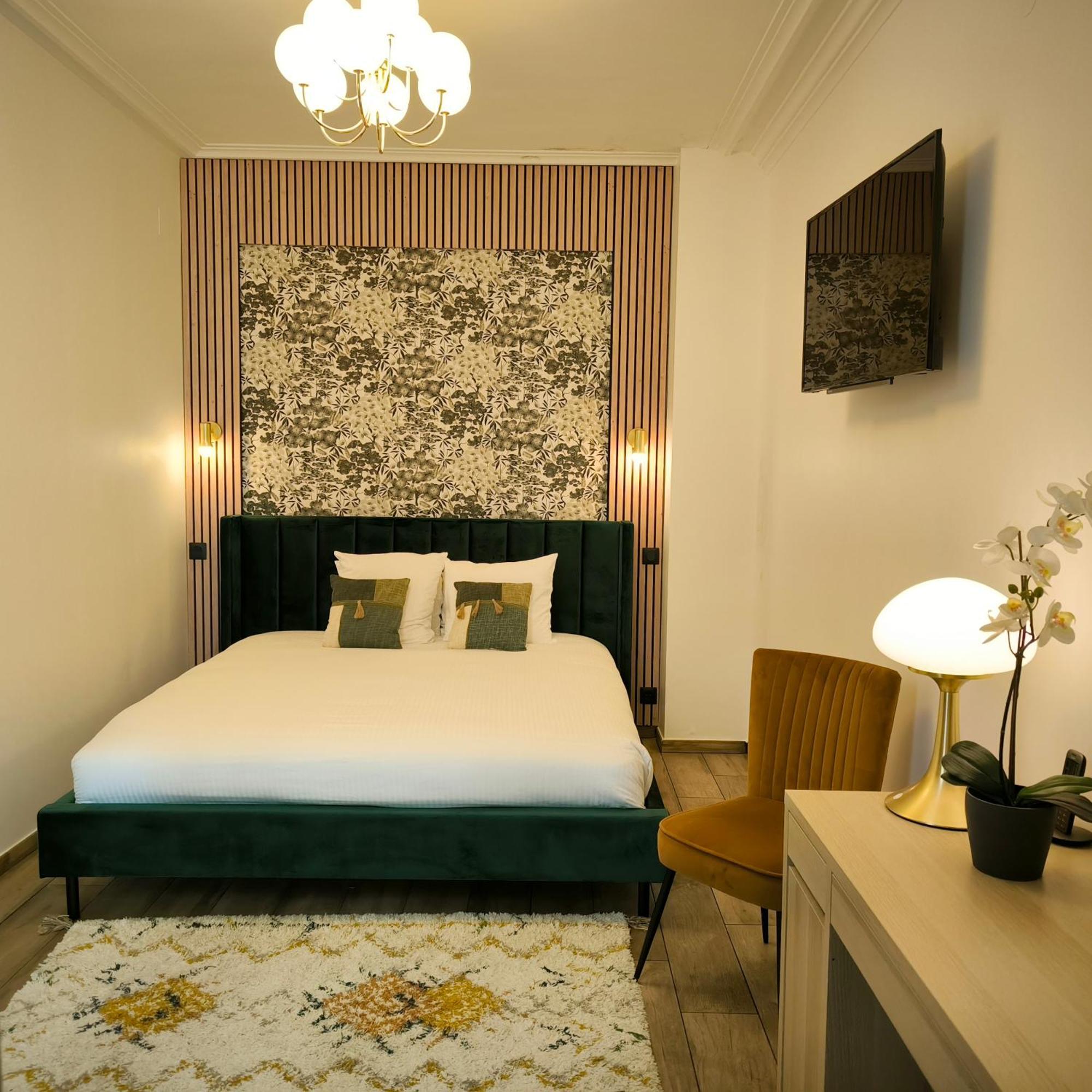 Le Twelve Parigi