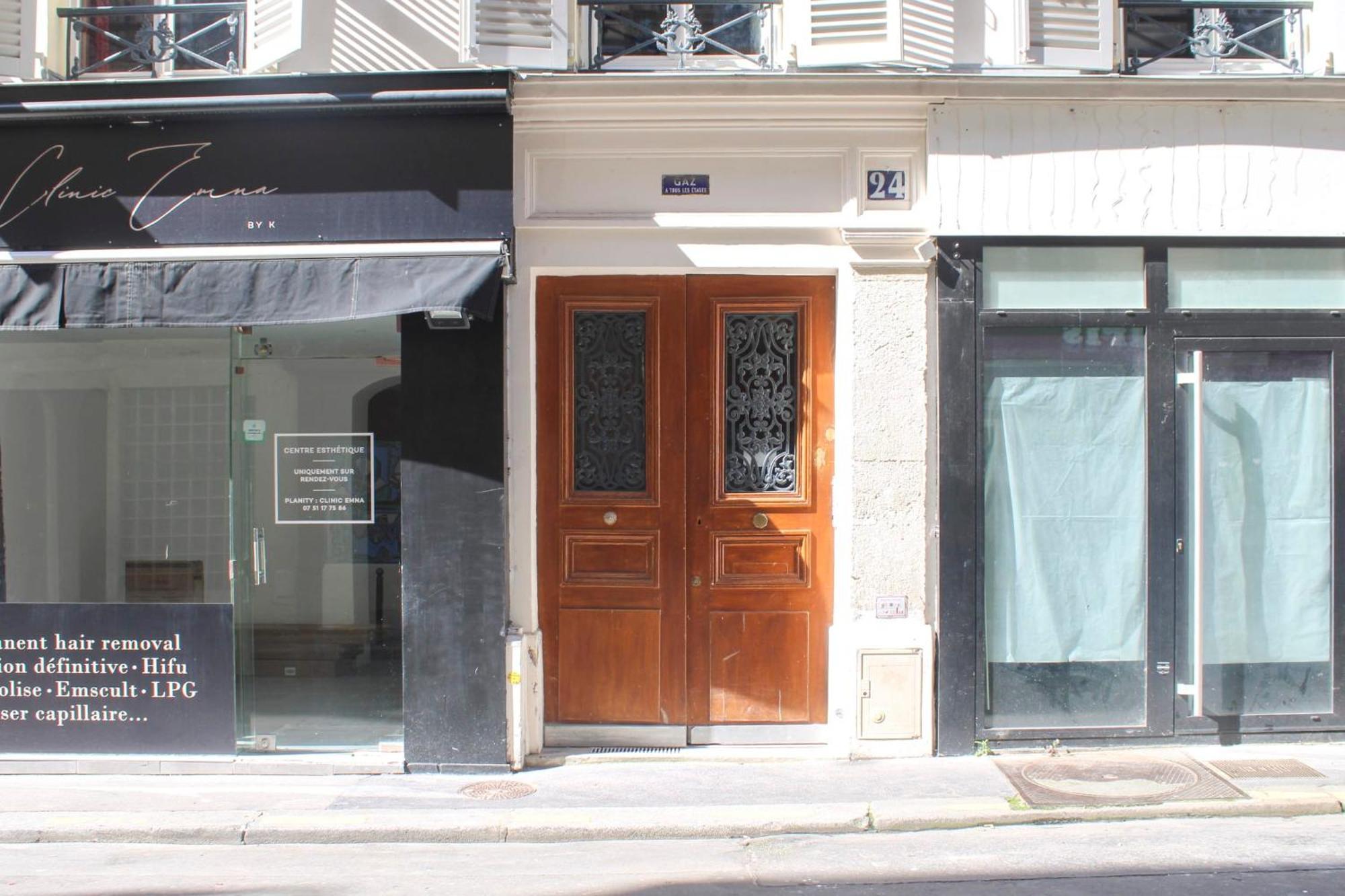 Pretty Parisian Cocoon In Rue De Levis Appartamento