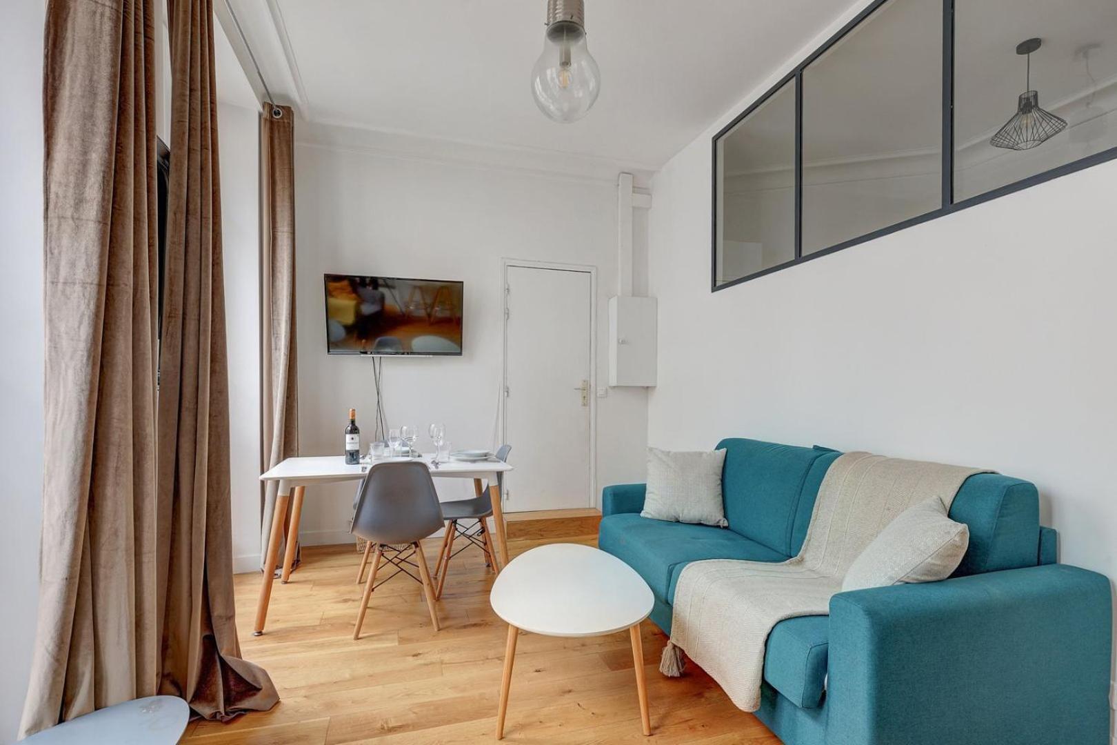 338 Montmartre - Superb In *