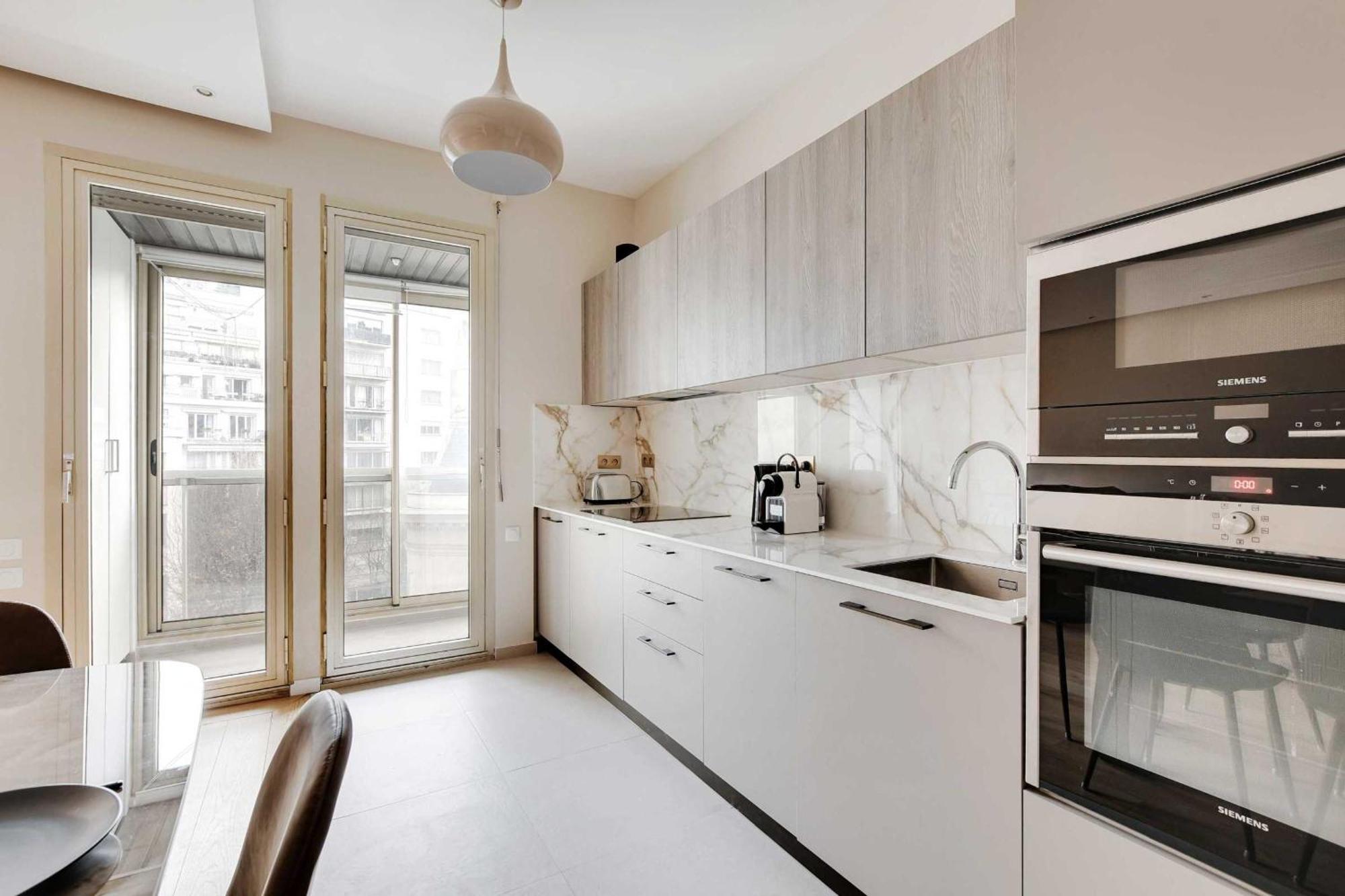Modern Elegance A Stone's Throw From The Arc De Triomphe Appartamento