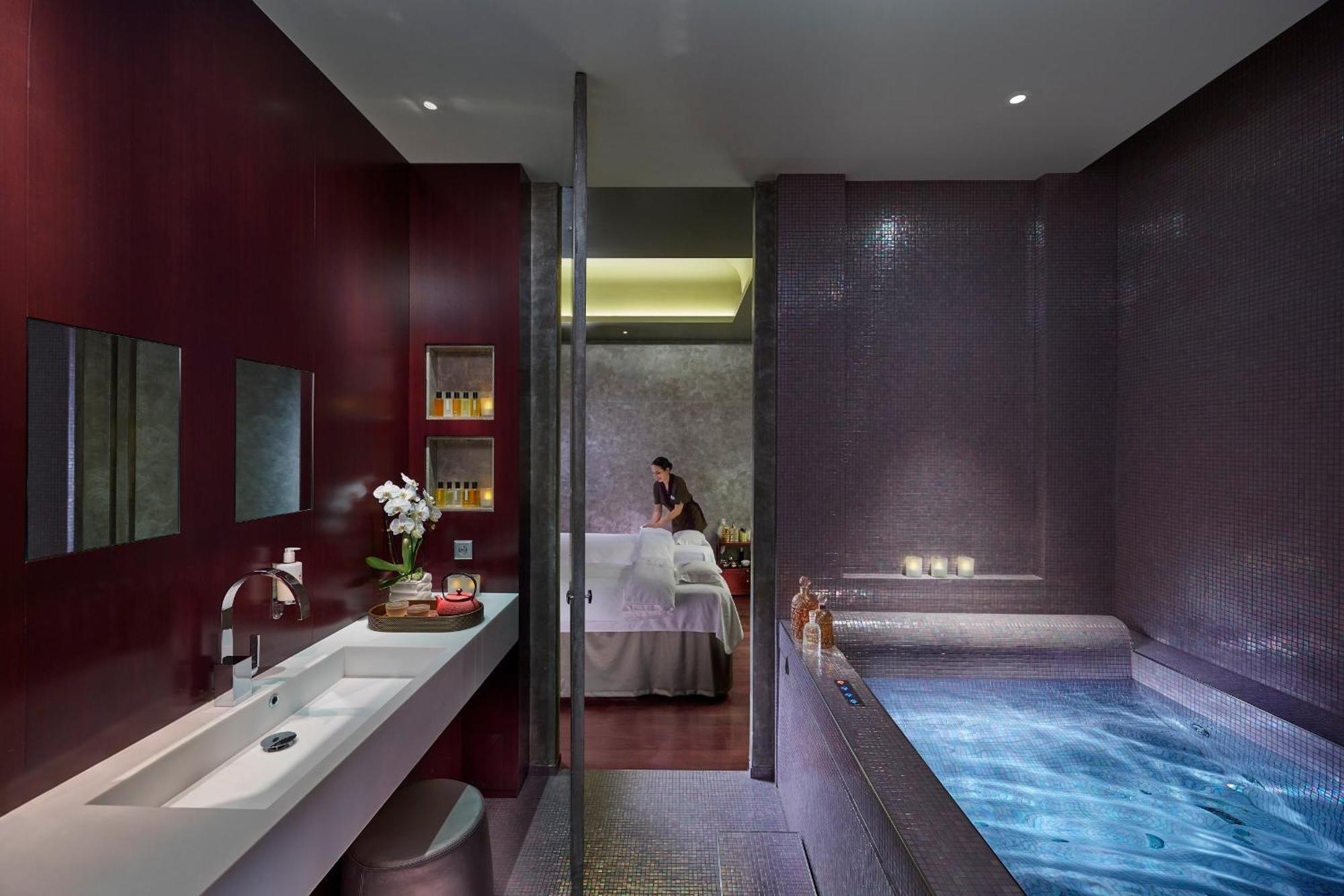 Mandarin Oriental, Hotel