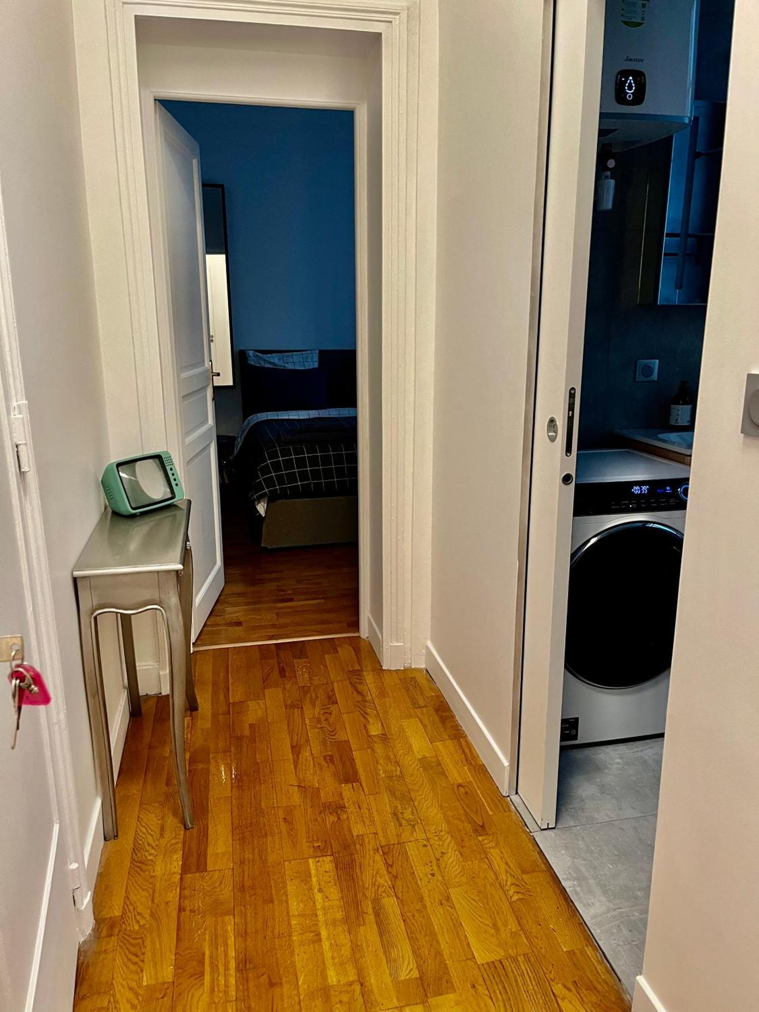 2 Bedroom With Spacious Terrace Minutes From Champs Elysees Appartamento *