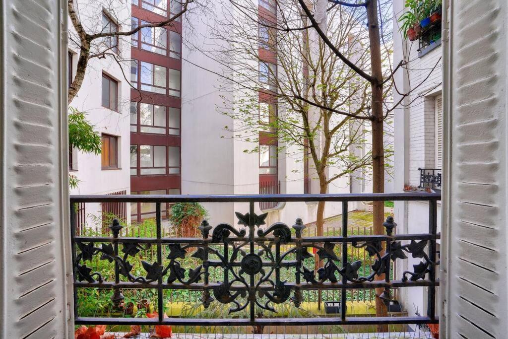 Cosy A 14 Min Du Champ-de-mars