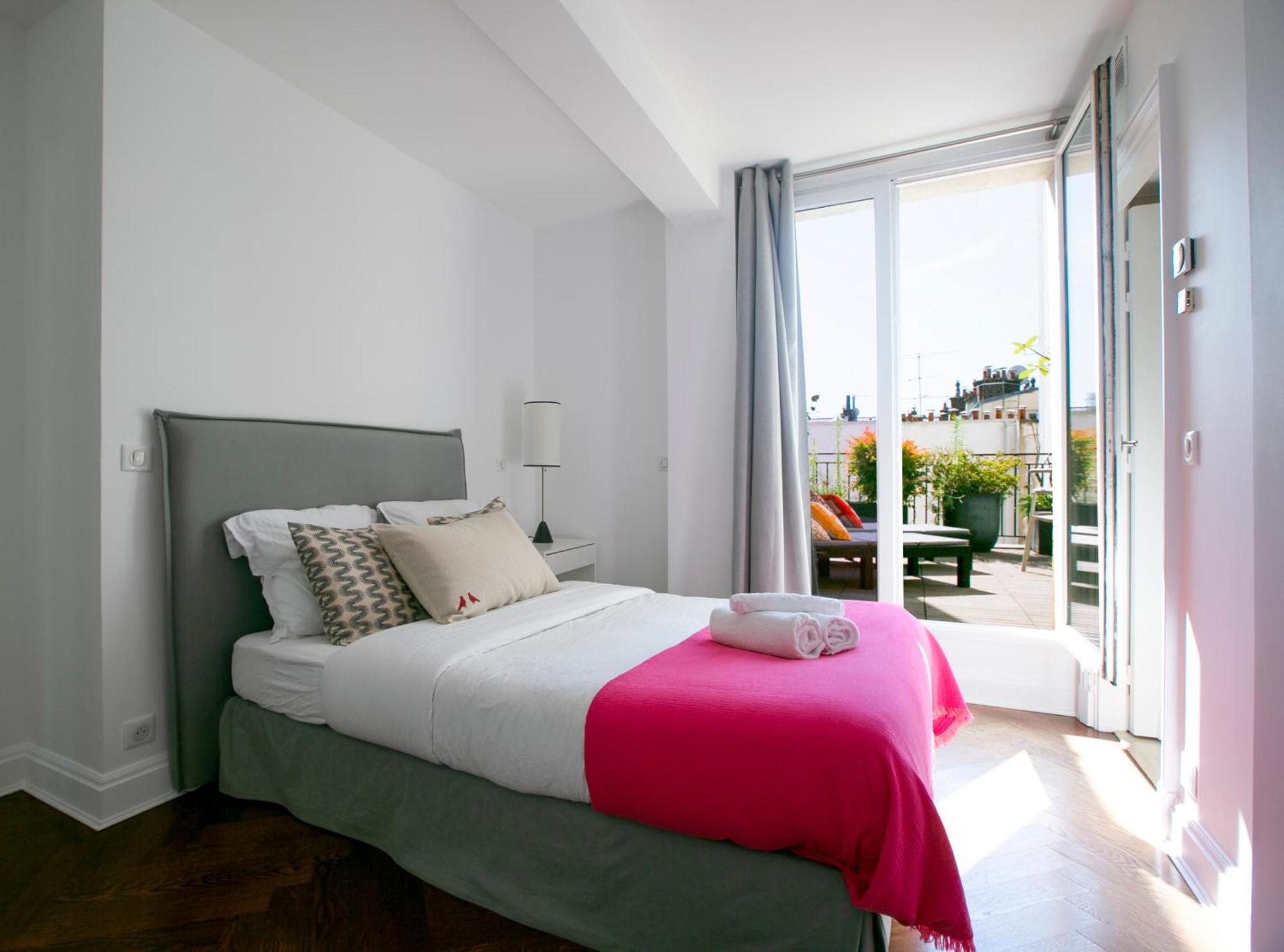 Magnificient 2 Bedrooms With Terrace Next To Champs-elysees - Pc62b Appartamento