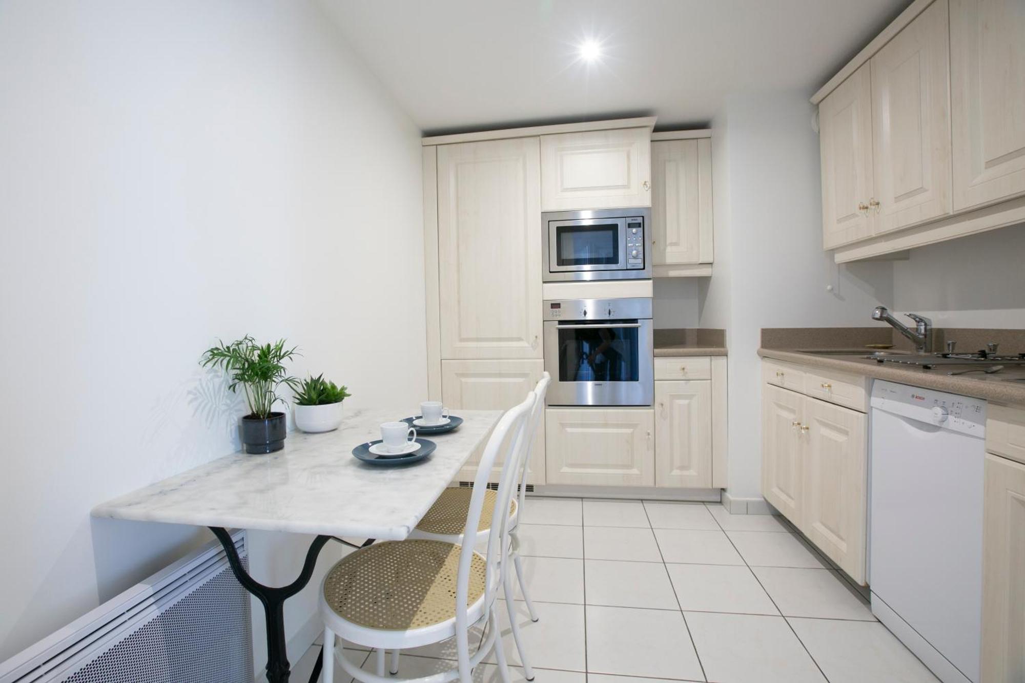 Appartamento Magnificient 2 Bedrooms With Terrace Next To Champs-elysees - Pc62b Parigi