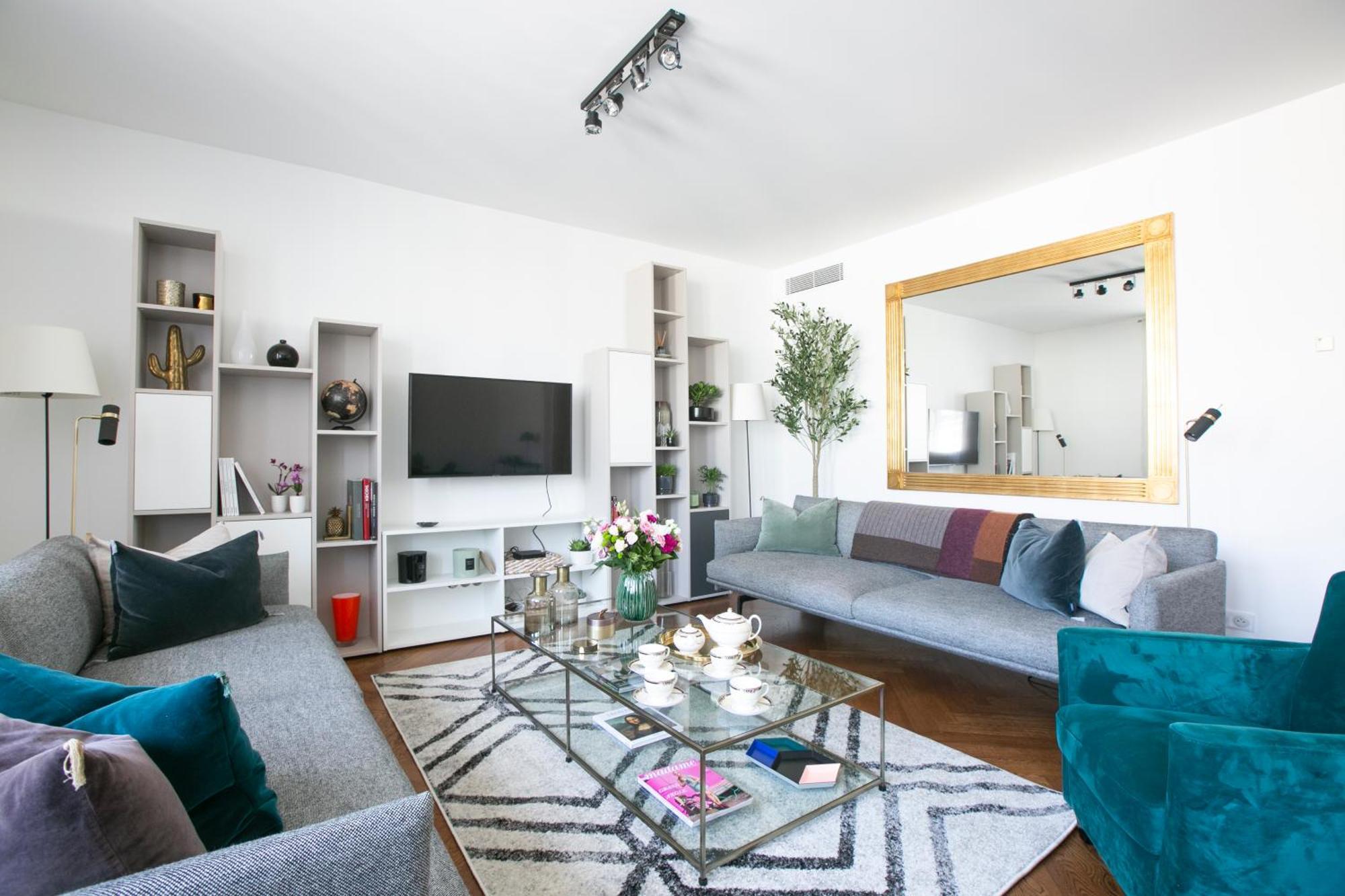 Magnificient 2 Bedrooms With Terrace Next To Champs-elysees - Pc62b Parigi