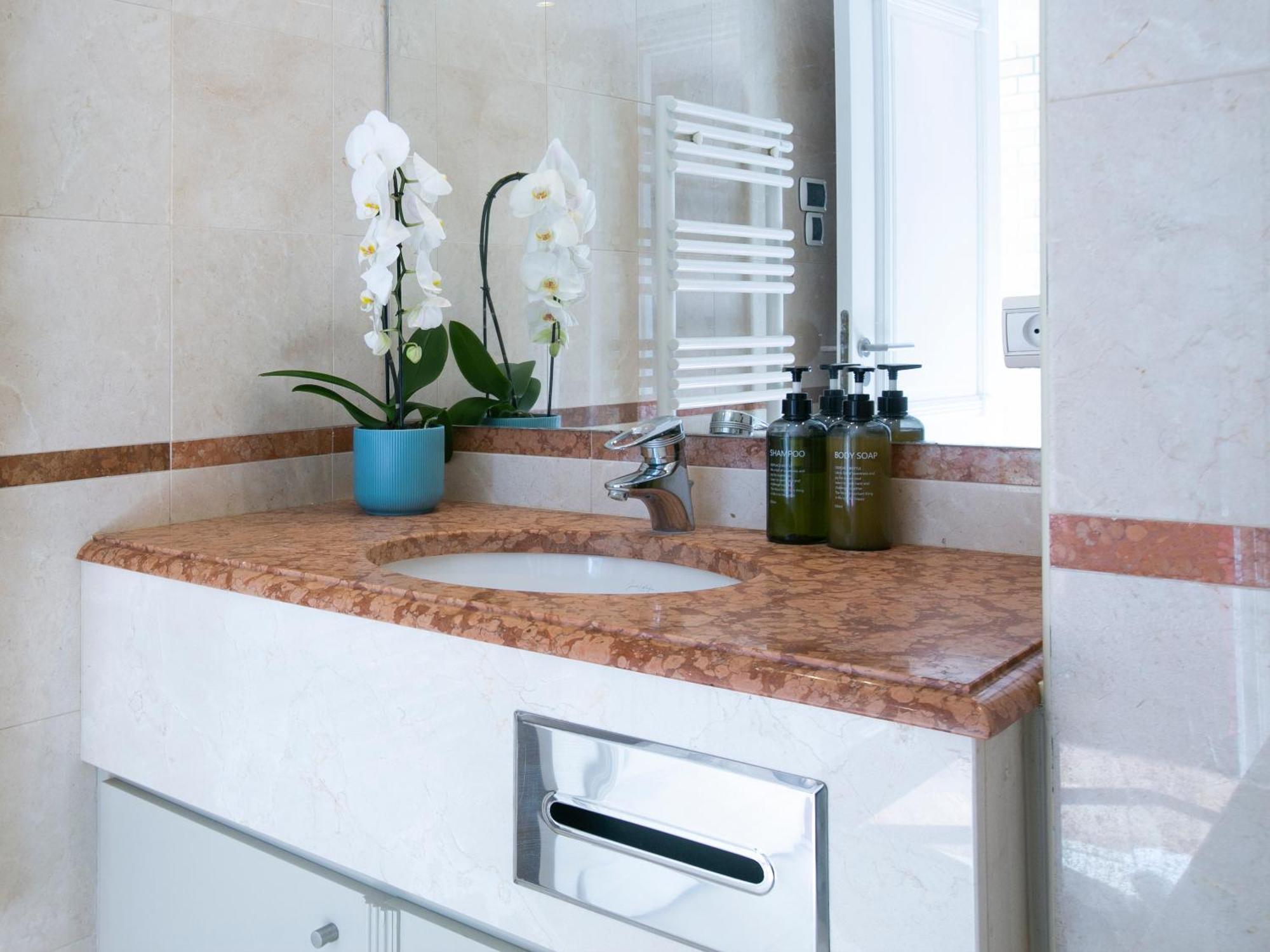 Magnificient 2 Bedrooms With Terrace Next To Champs-elysees - Pc62b Appartamento