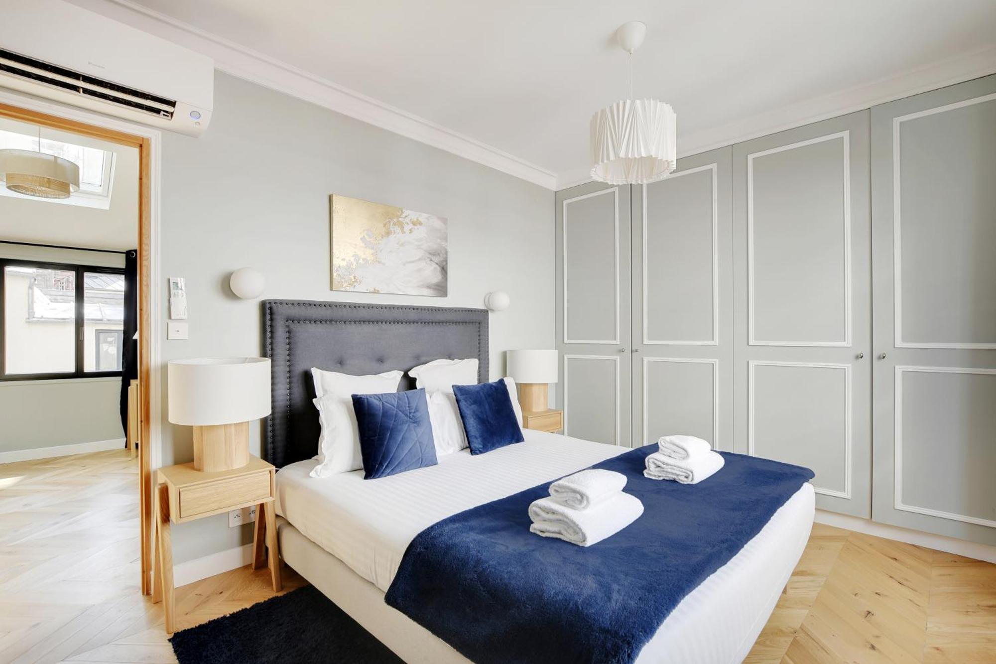 Pick A Flat's In Montmartre - Rue Lepic Parigi