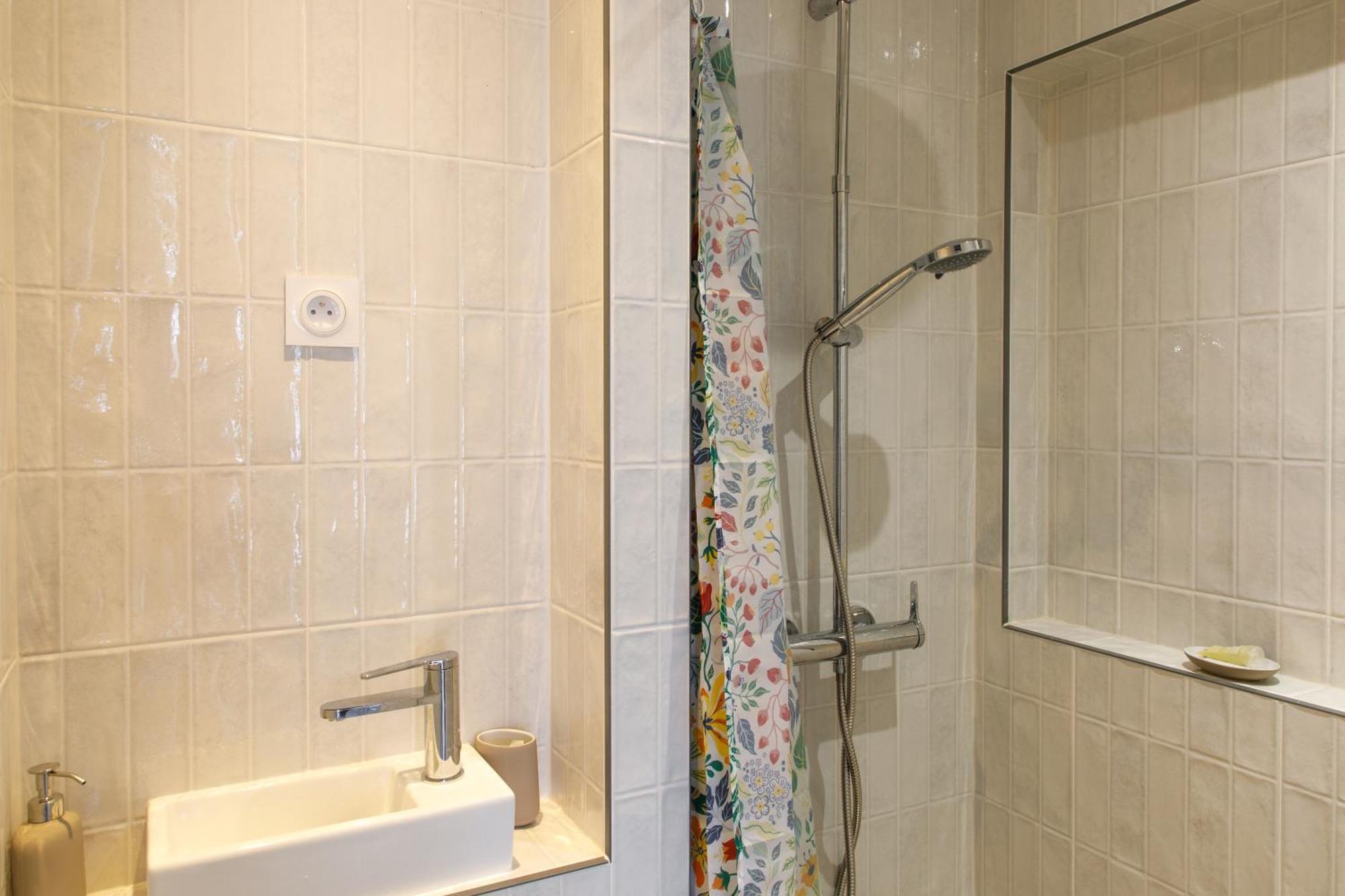 Pleasant 1bd Duplex For 4 Batignolles Apartment *