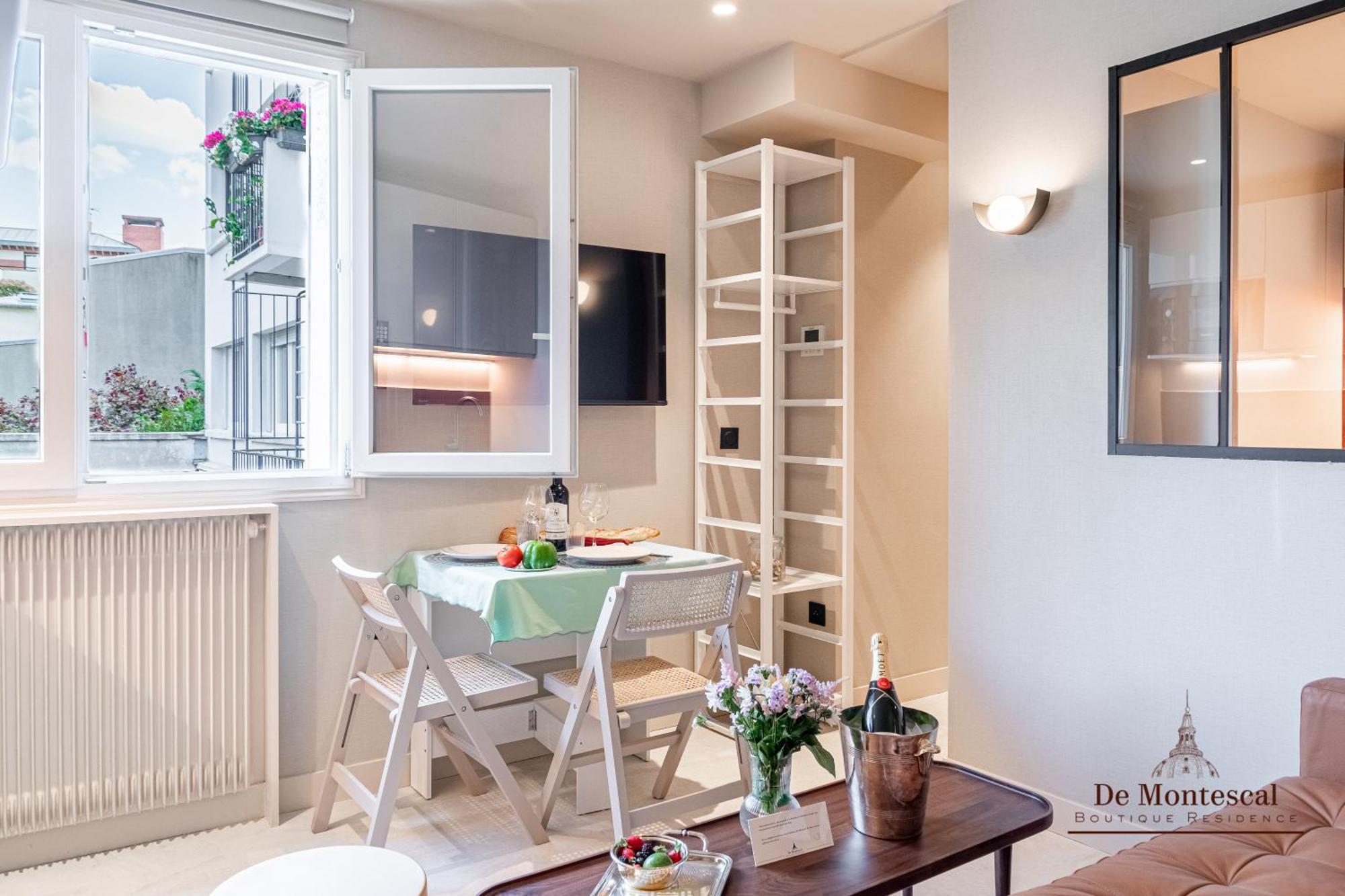 De Montescal Montparnasse Ac In A Prime Location 22 -36m2