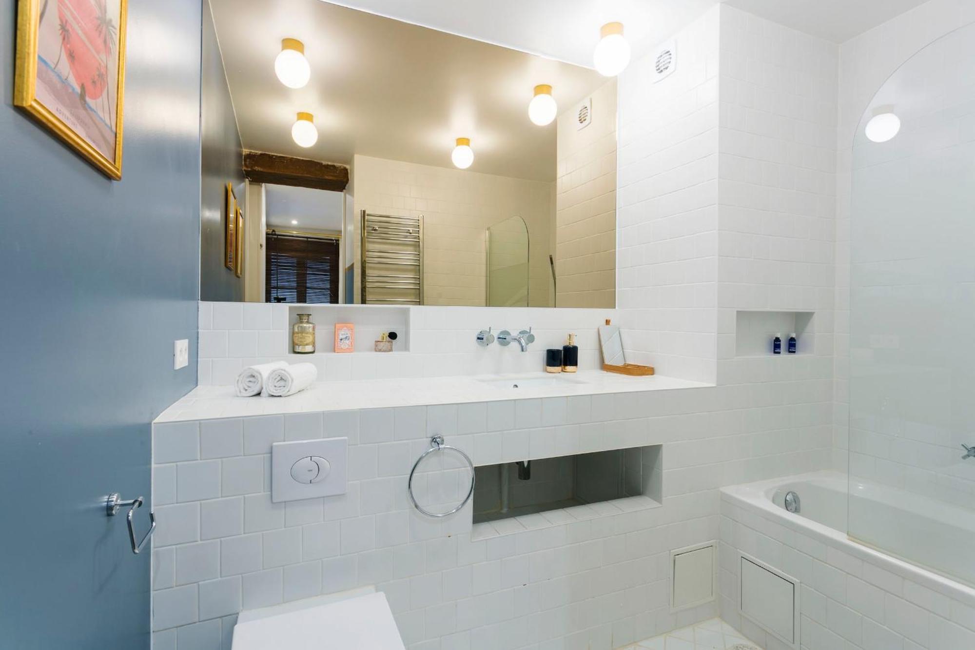 Louvre - 2br - Cityapartmentstay Parigi