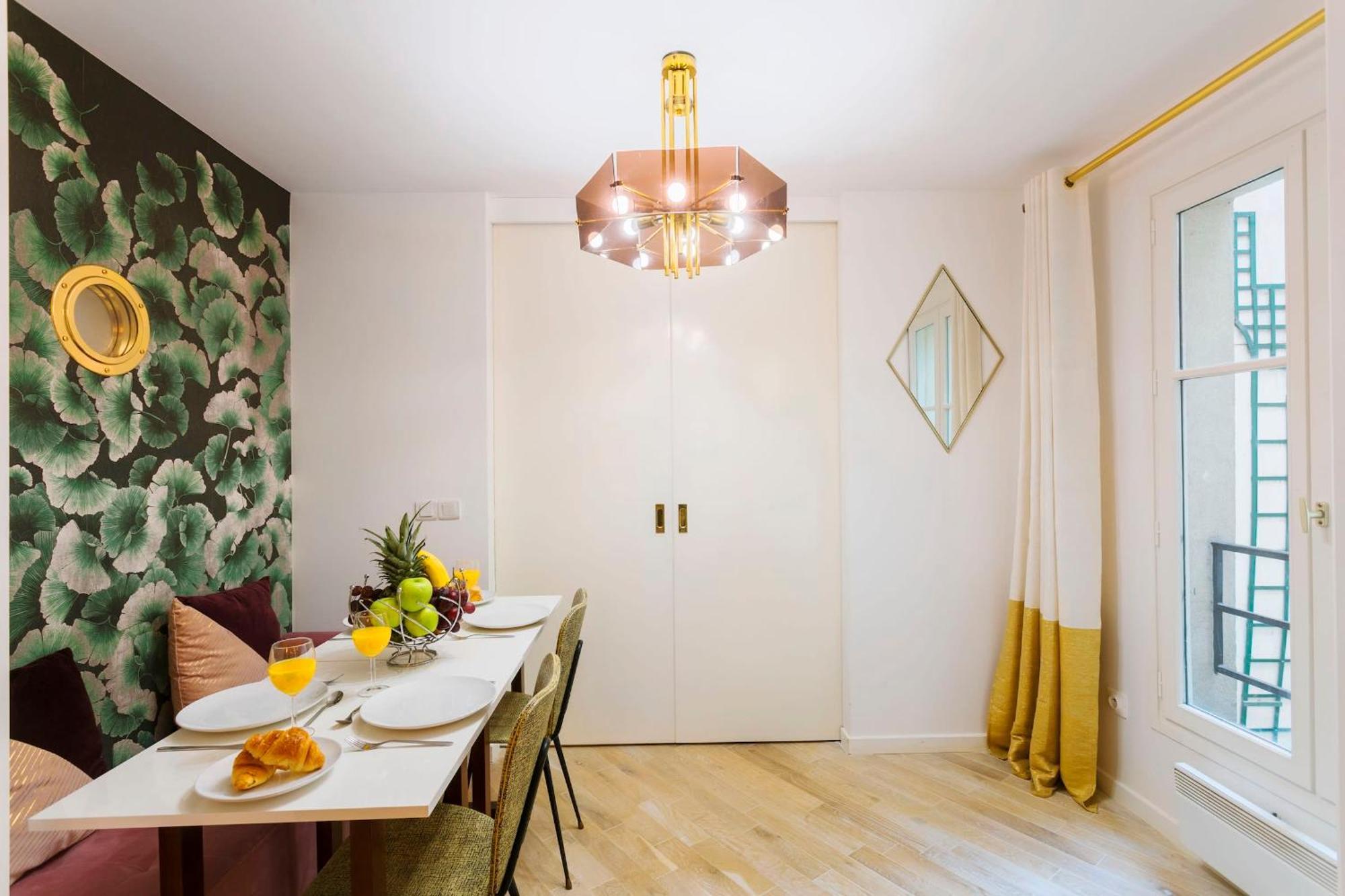 Louvre - 2br - Cityapartmentstay Parigi