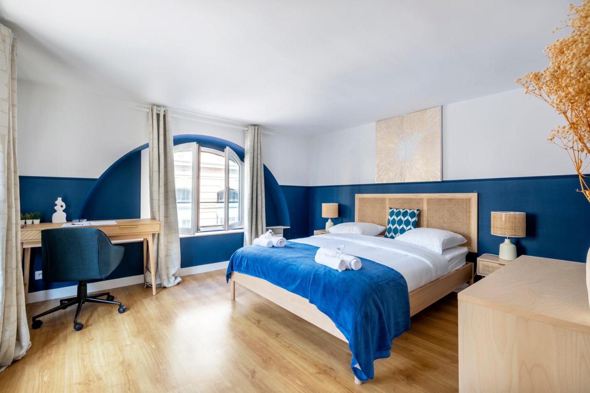 Close To Center Of I Fully Equipped Paris