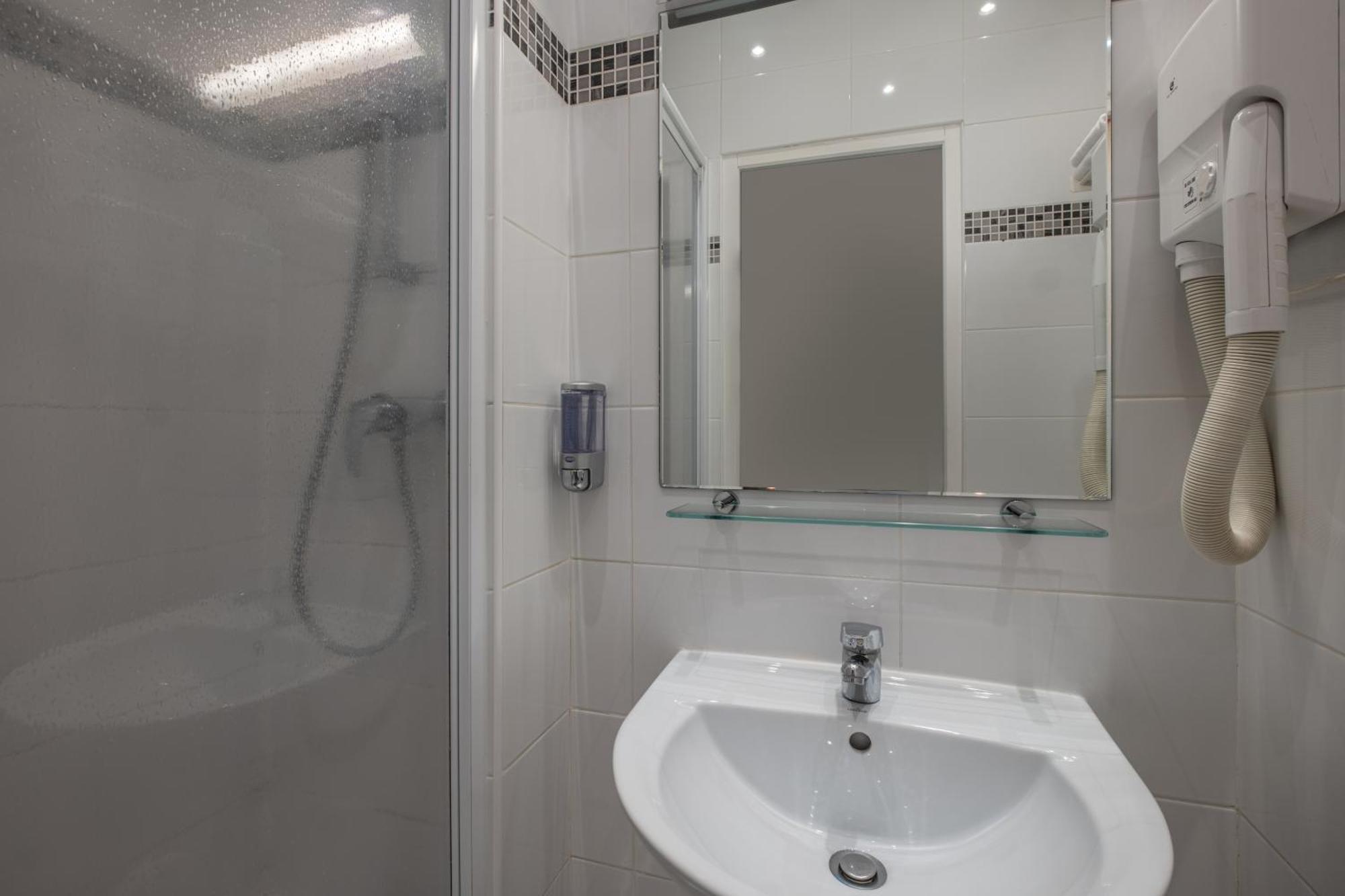 La Perle Montparnasse Hotel