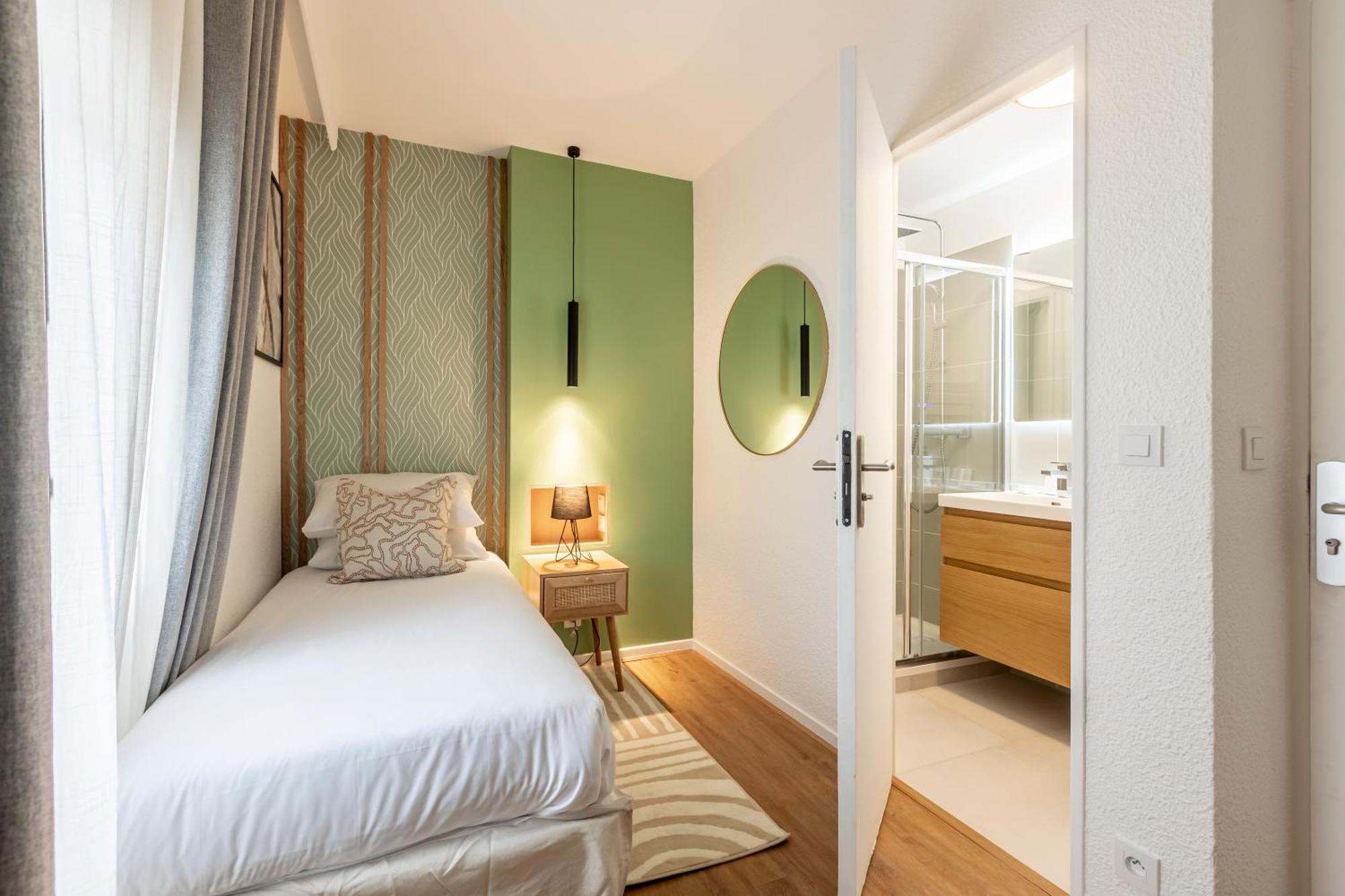 Hotel Le Bastille By Sweett 3*