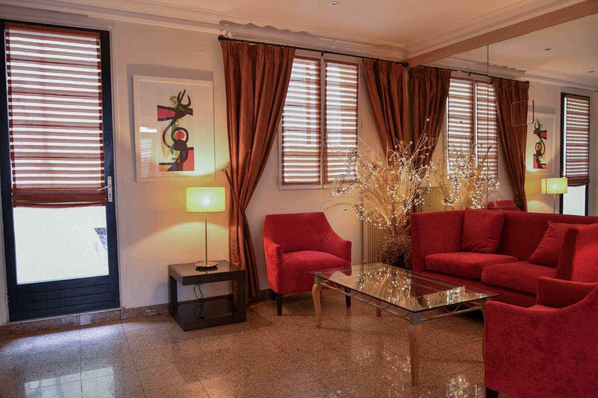 Des Deux Avenues Hotel 3*