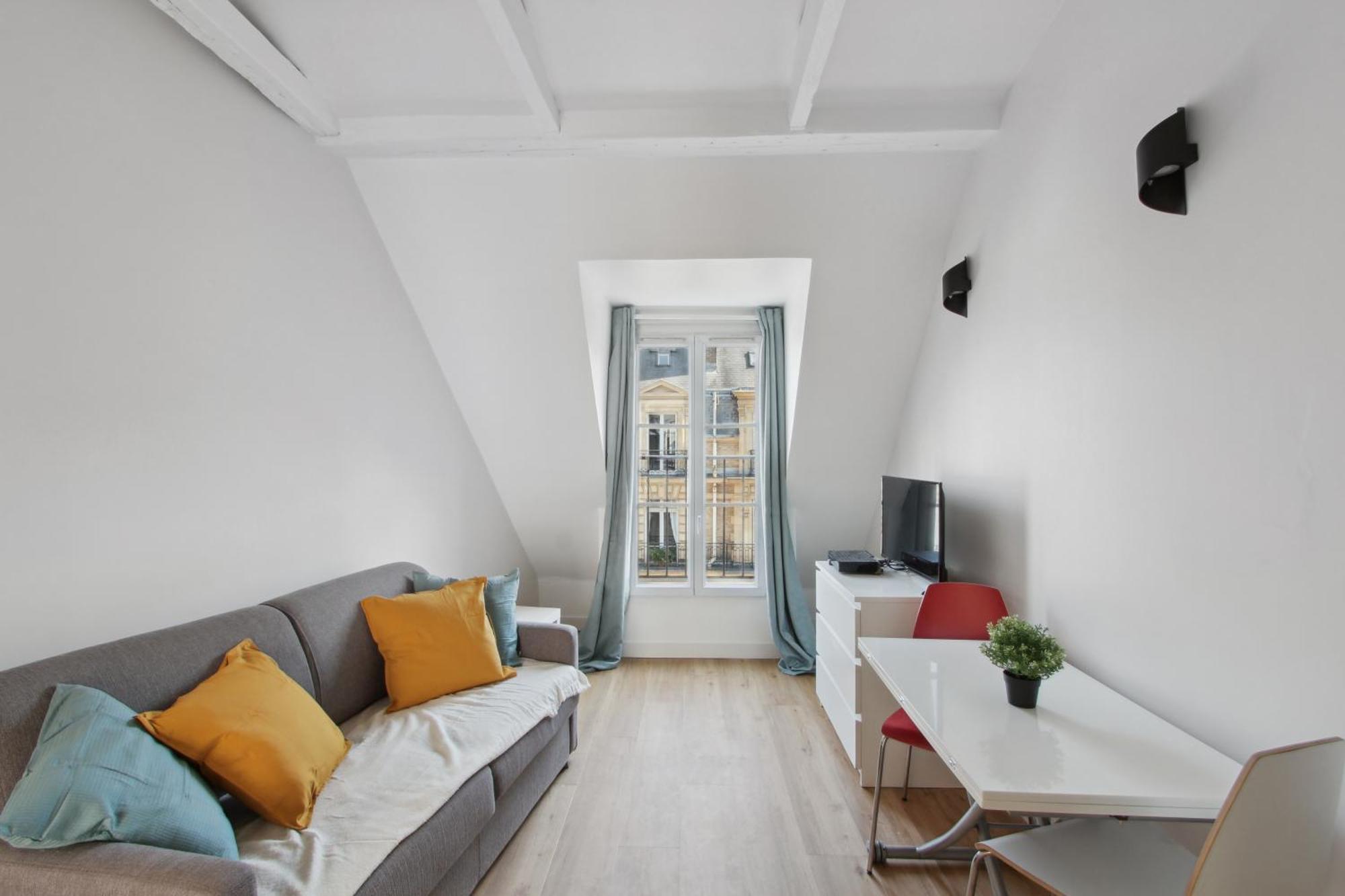 Lovely Studio For 2 People In By Weekome *