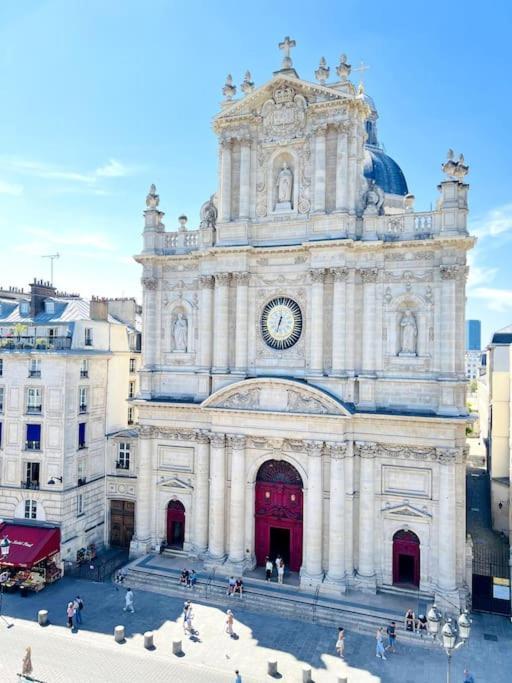 Unique In Parigi