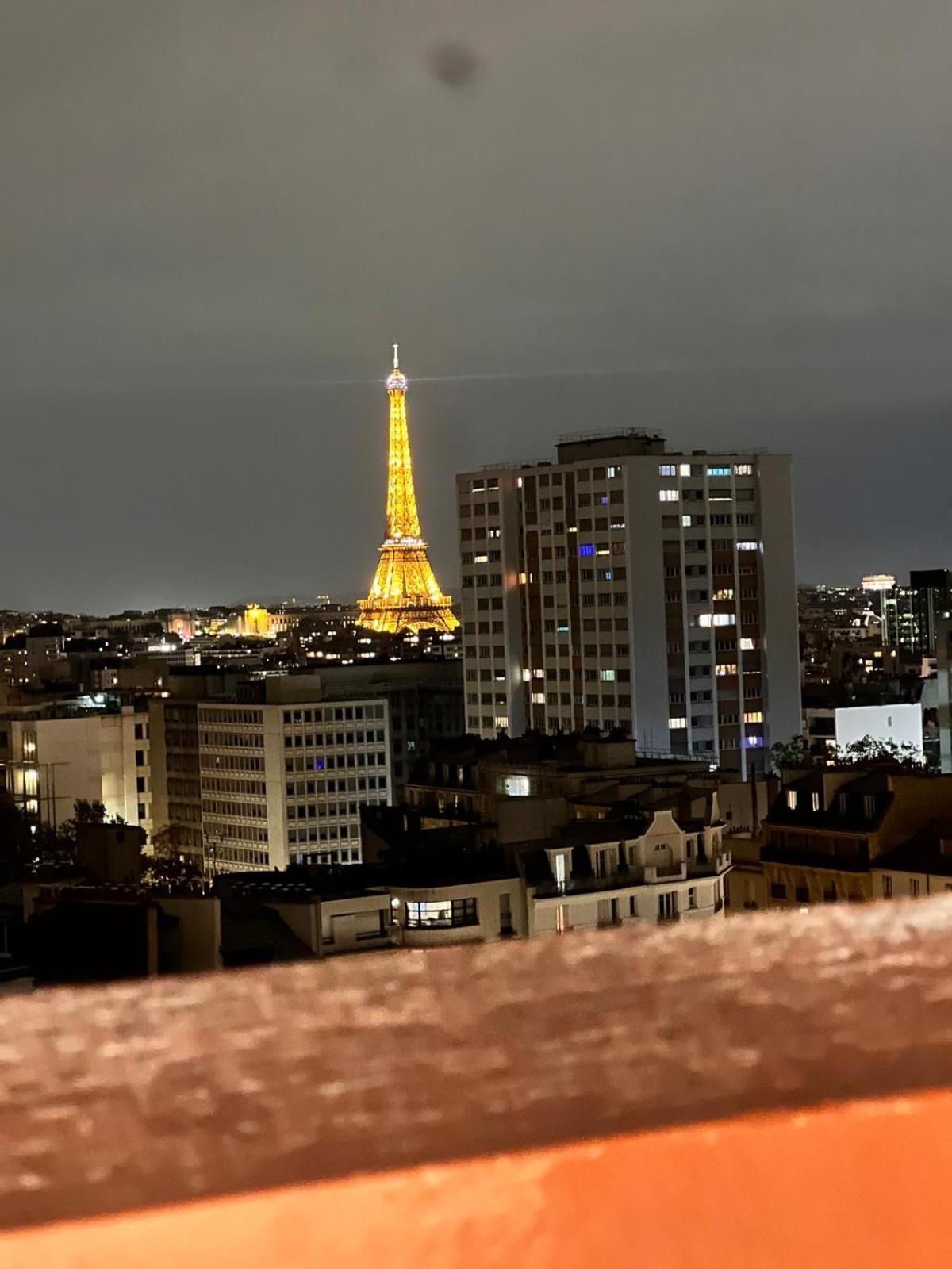 Vue Sur Tour Eiffel Et Spa Parigi