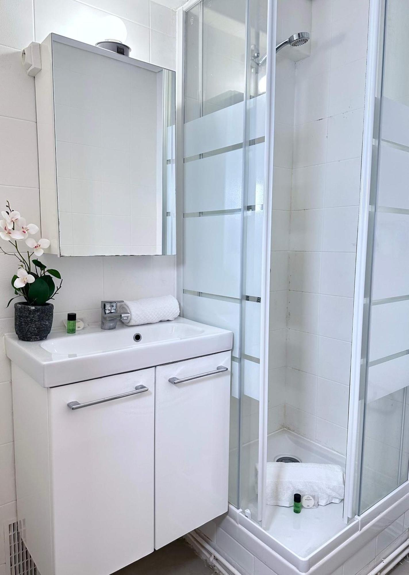 Elegant Escape Near Arc De Triomphe Apartment