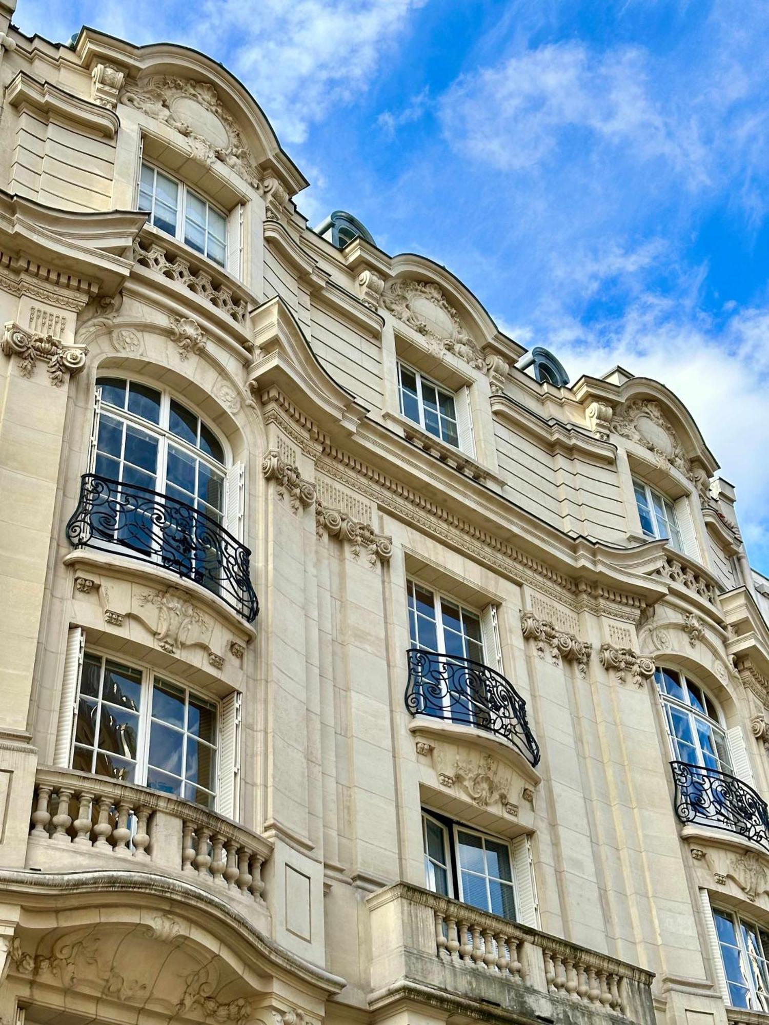 Elegant Escape Near Arc De Triomphe Apartment *