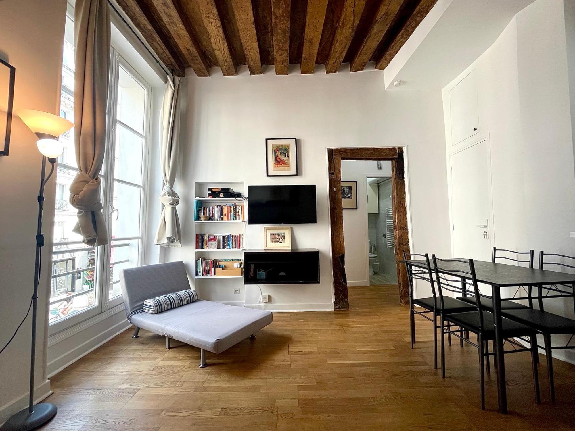 Typique Parisien Au Coeur Du Marais
