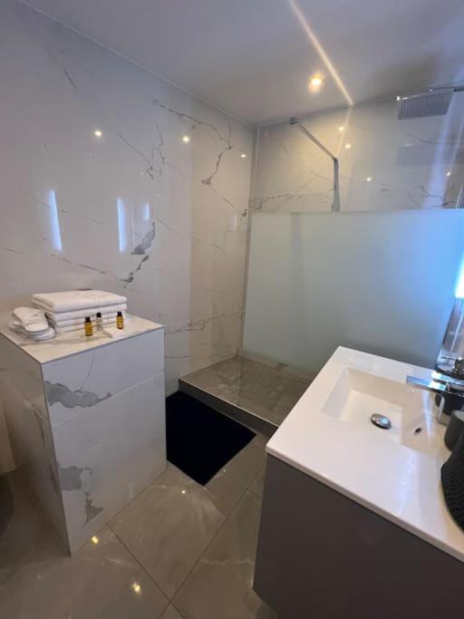 Newly Renovated Spacious In Montorgeuil Area * Parigi