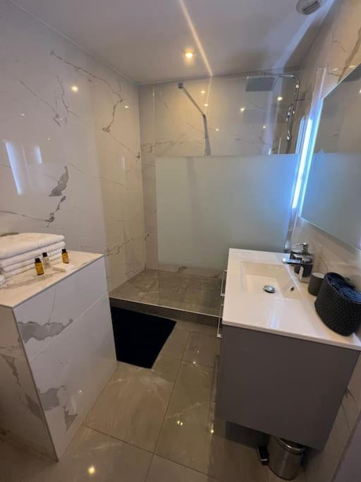 Newly Renovated Spacious In Montorgeuil Area * Parigi