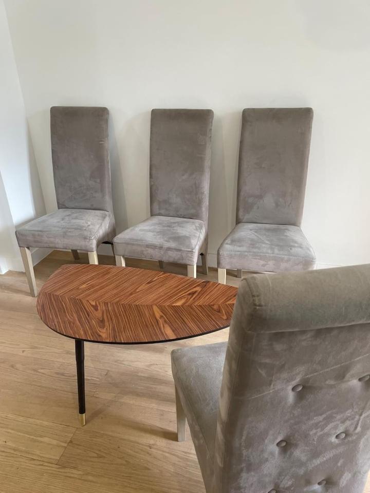 5 Persons Montparnasse Parigi
