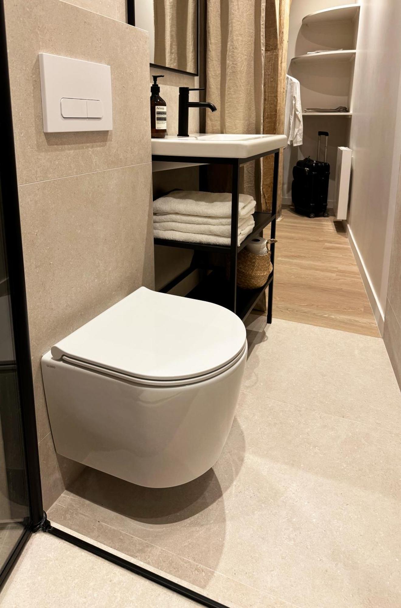 Stylish 2br & 2ba With Private Terrace Appartamento Parigi