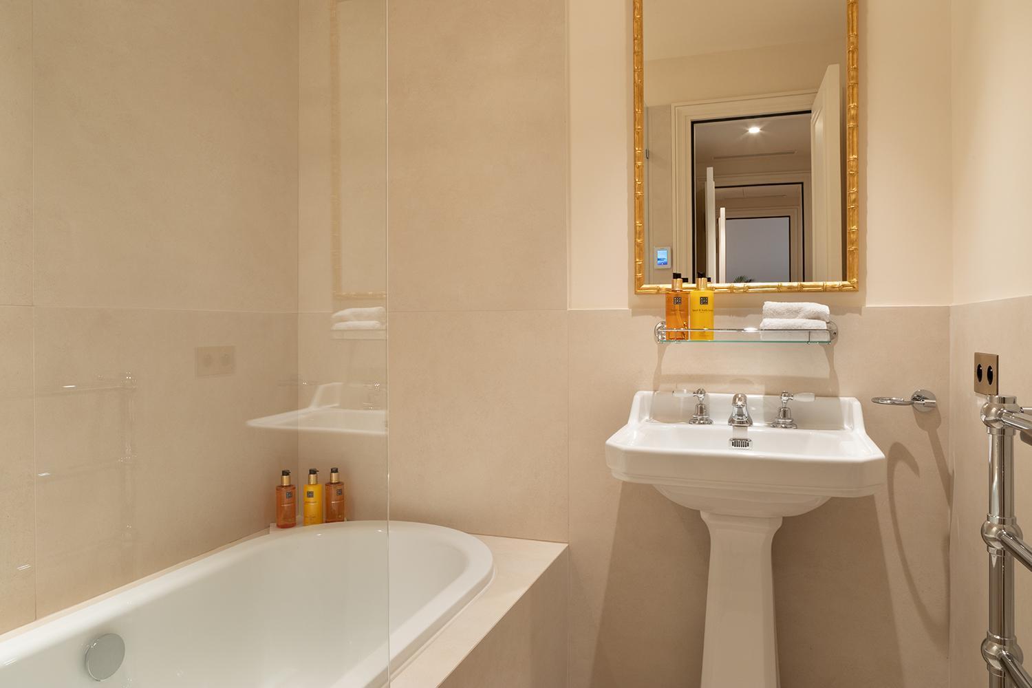 Pick A Flat's Apartements With Services In Louvre - Rue Des Halles