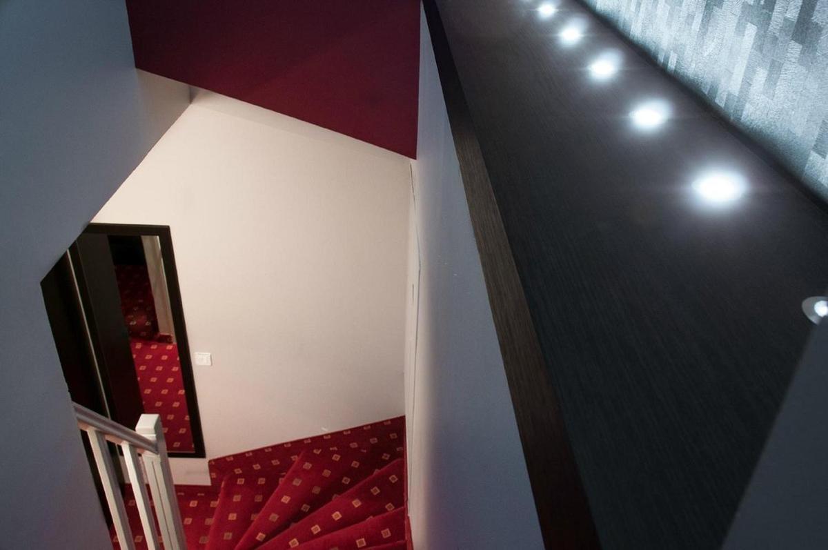 Hotel Des Deux Avenues 3*