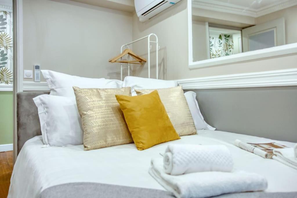 Le Nid Parisien Triplex Cosy Et Chaleureux Appartamento *