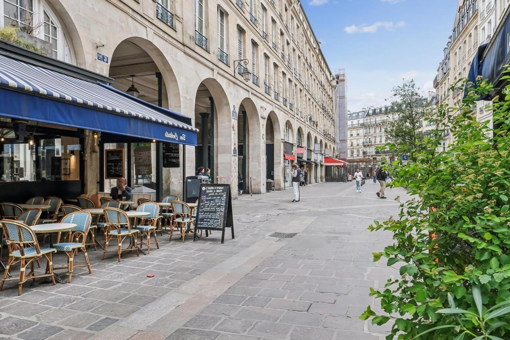 Appartamento Bnbnook - Chic - Steps From Les Halles & The Louvre Parigi