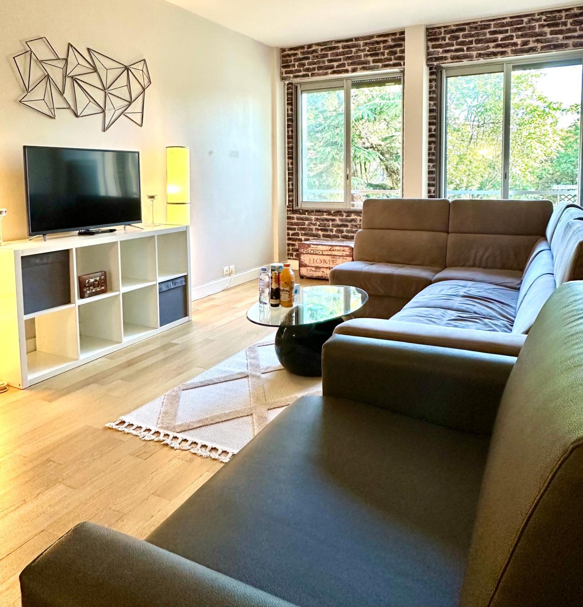 Champs Elysees Apartment
