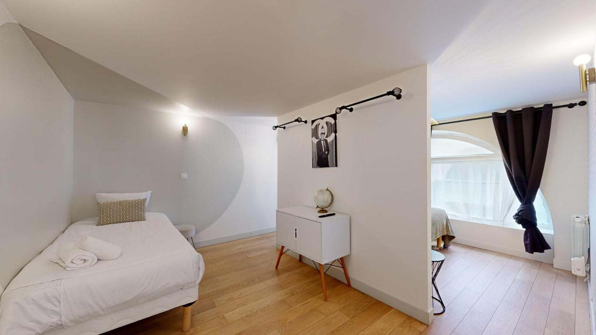 230 Mayfair - Superb In