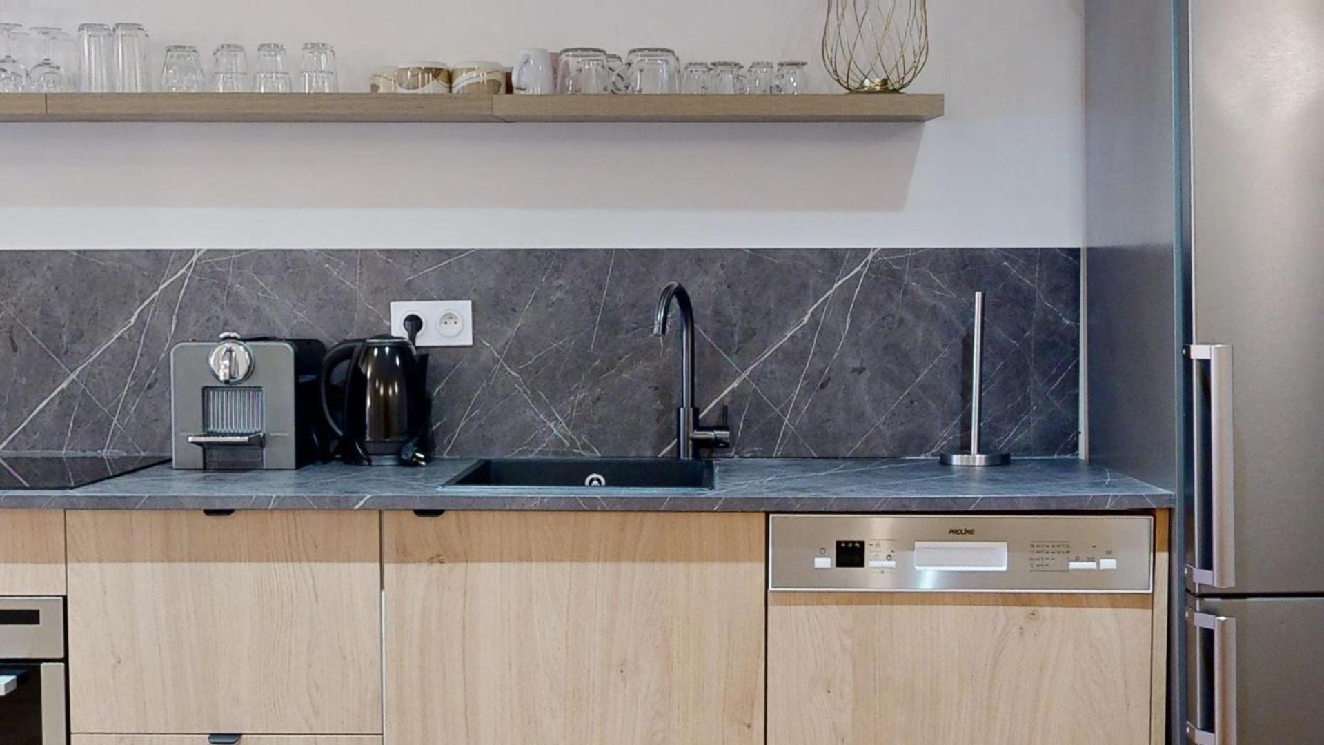 230 Mayfair - Superb In Apartment *
