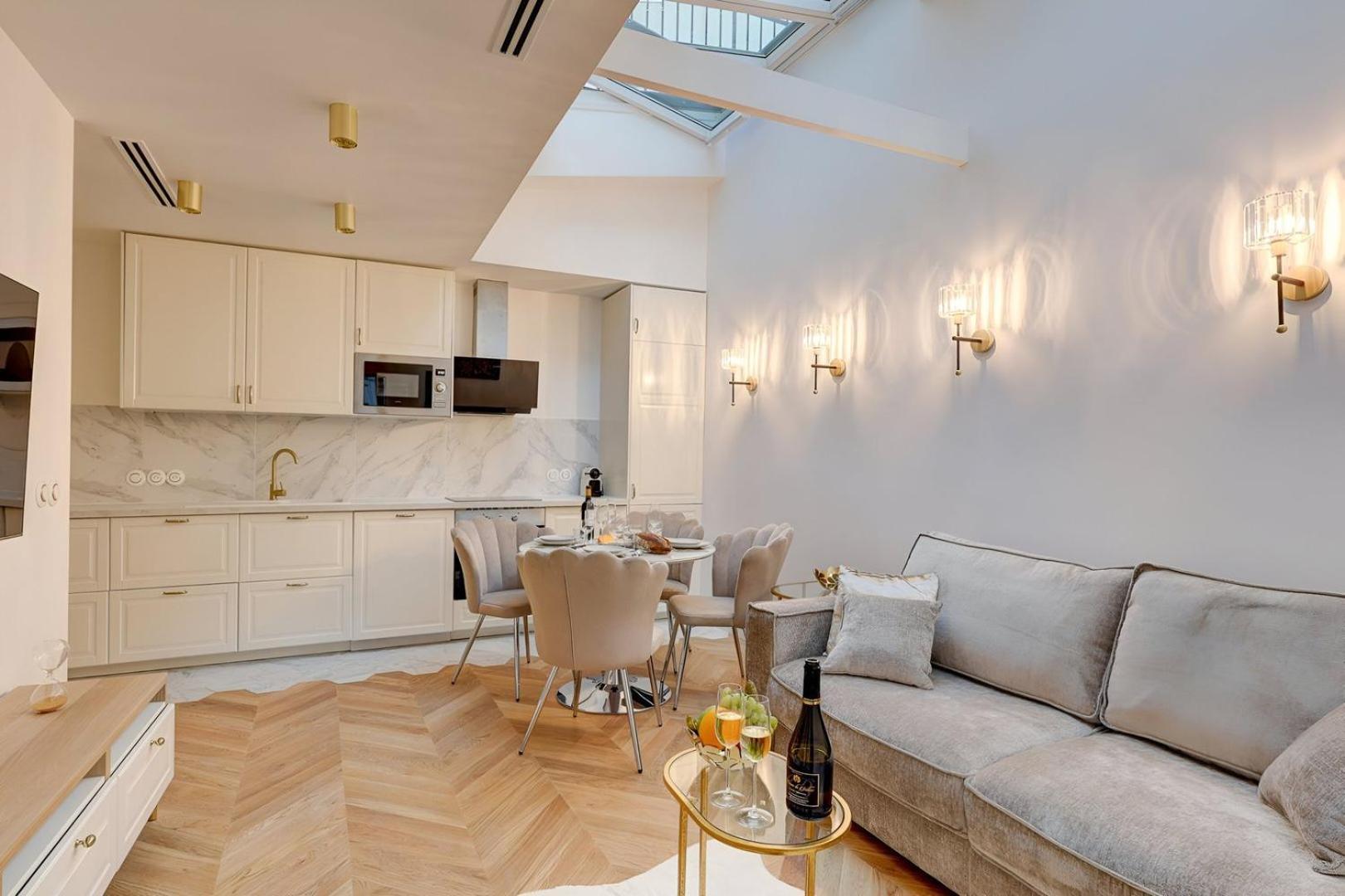 348 Ponthieu - Superb In Parigi