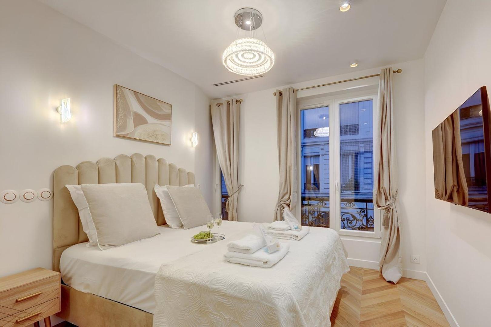 348 Ponthieu - Superb In * Parigi