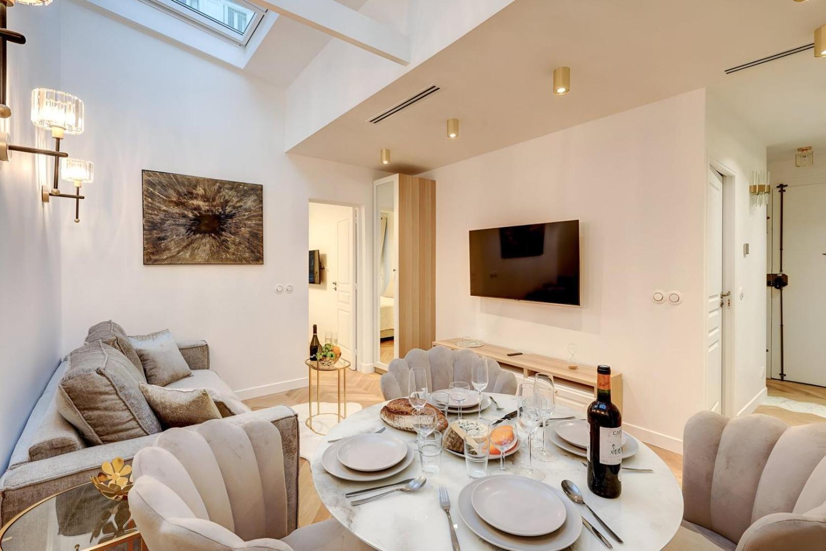 348 Ponthieu - Superb In Parigi