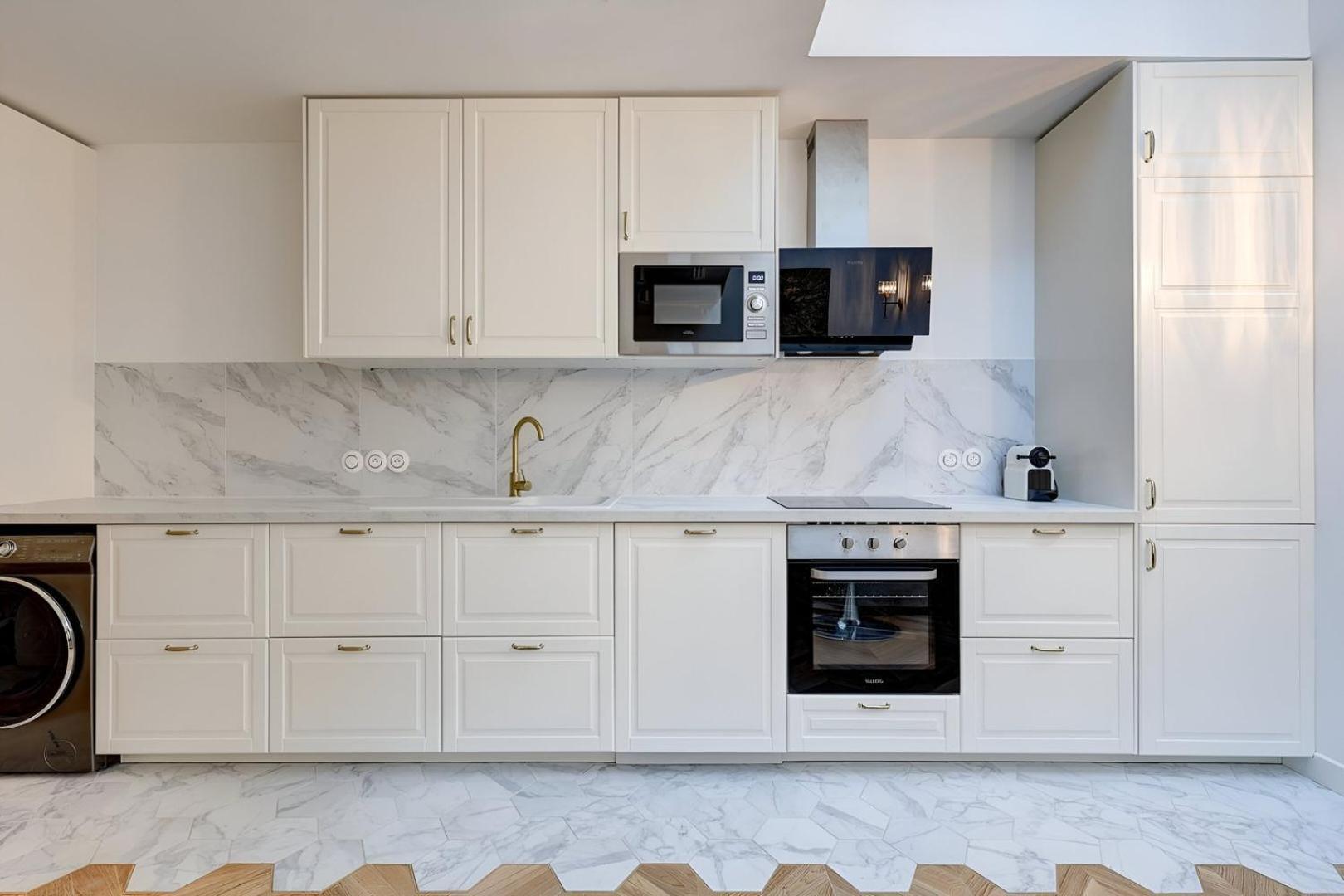 348 Ponthieu - Superb In * Parigi