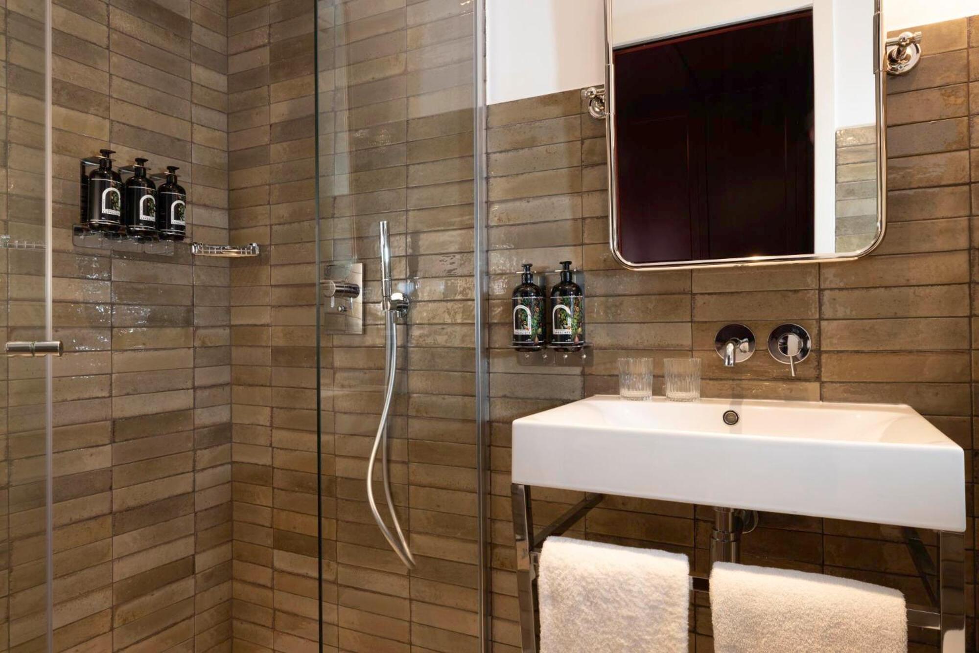 Hotel Ginette A La Folie & Parigi