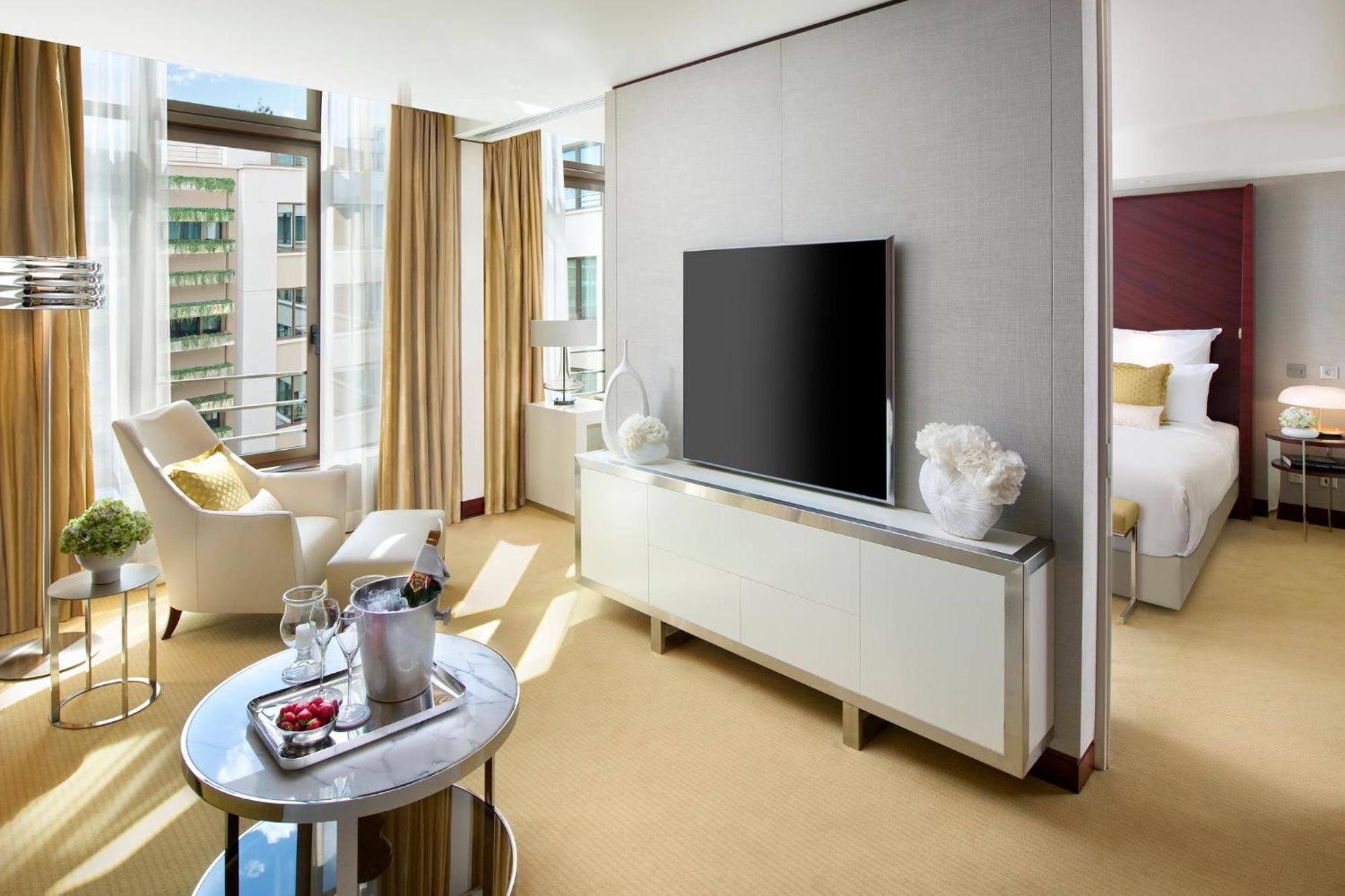 Mandarin Oriental, Hotel