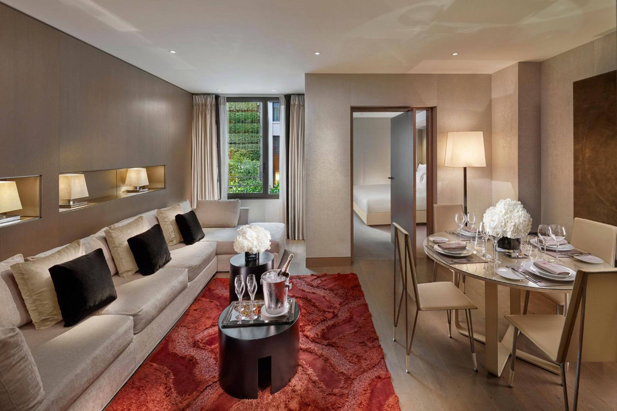 Mandarin Oriental, Hotel