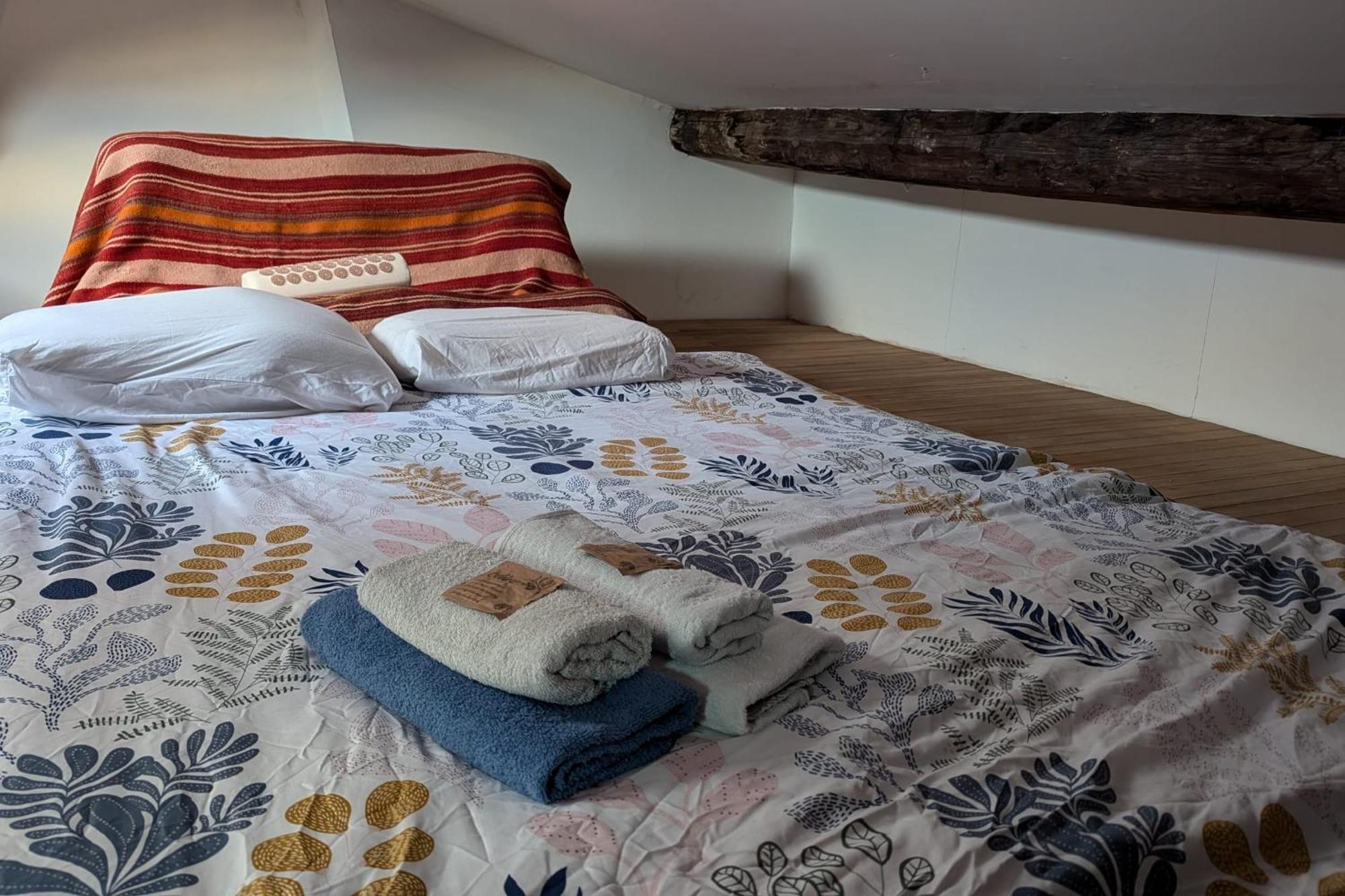Appartamento Charming For Two In The 10th Parigi