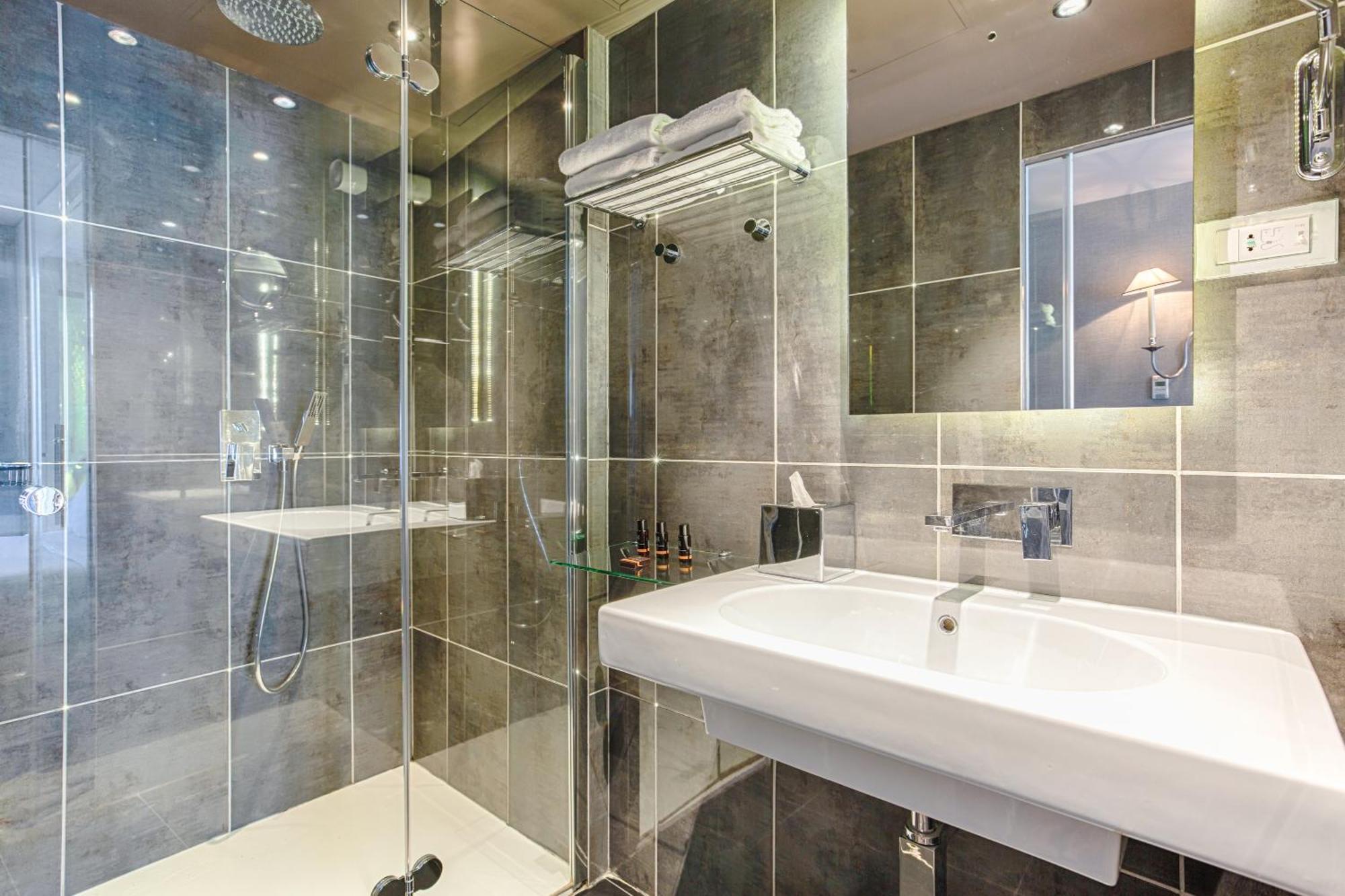 New Republique - Ex Albert's Hotel