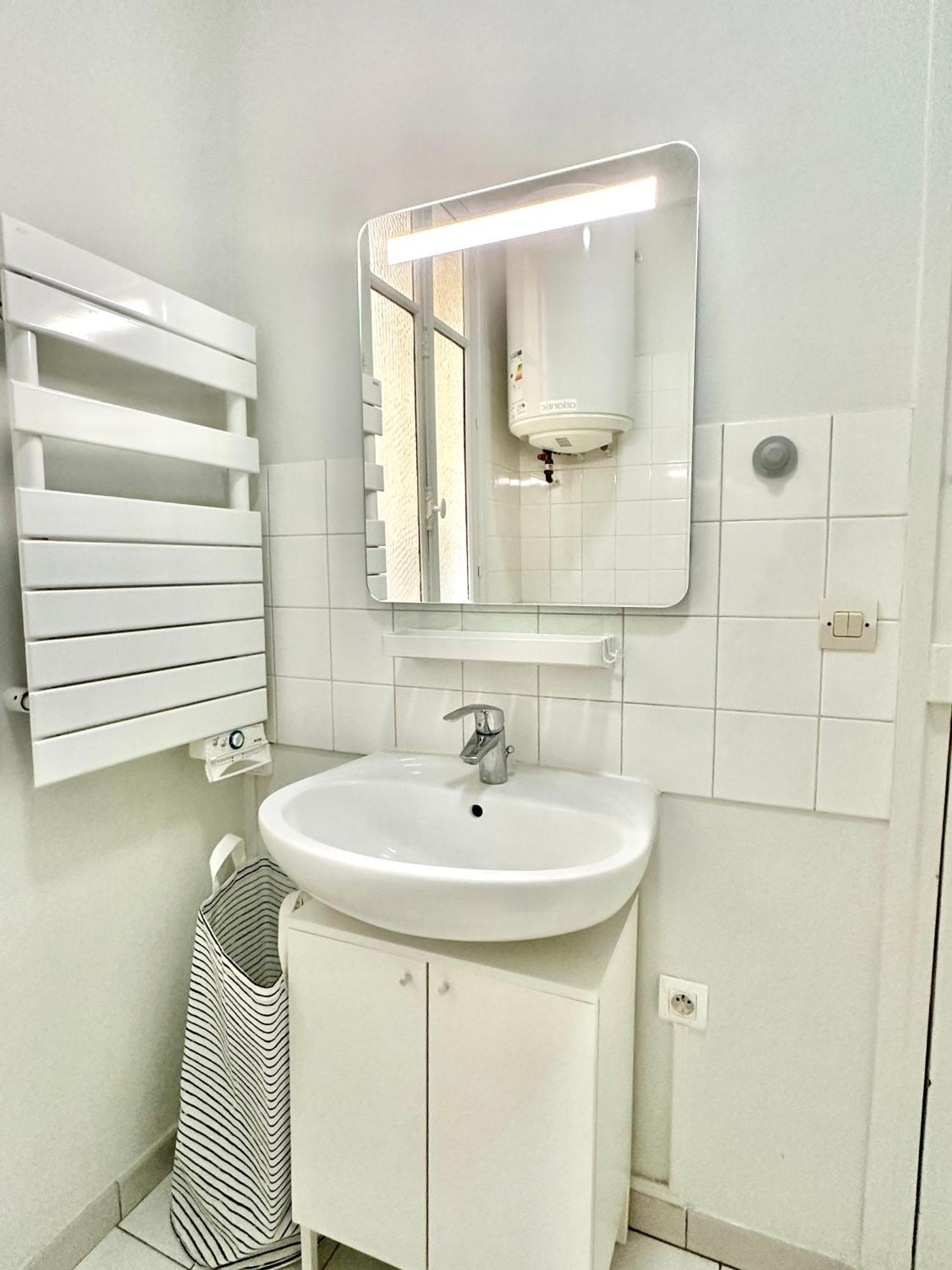 Spacious Near Montparnasse Bausset 6th * Parigi