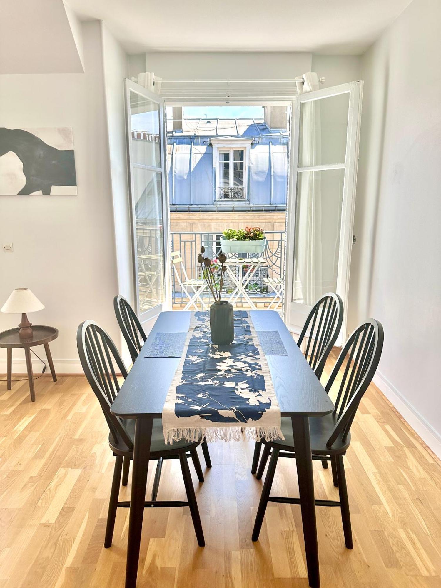 Spacious Near Montparnasse Bausset 6th * Parigi
